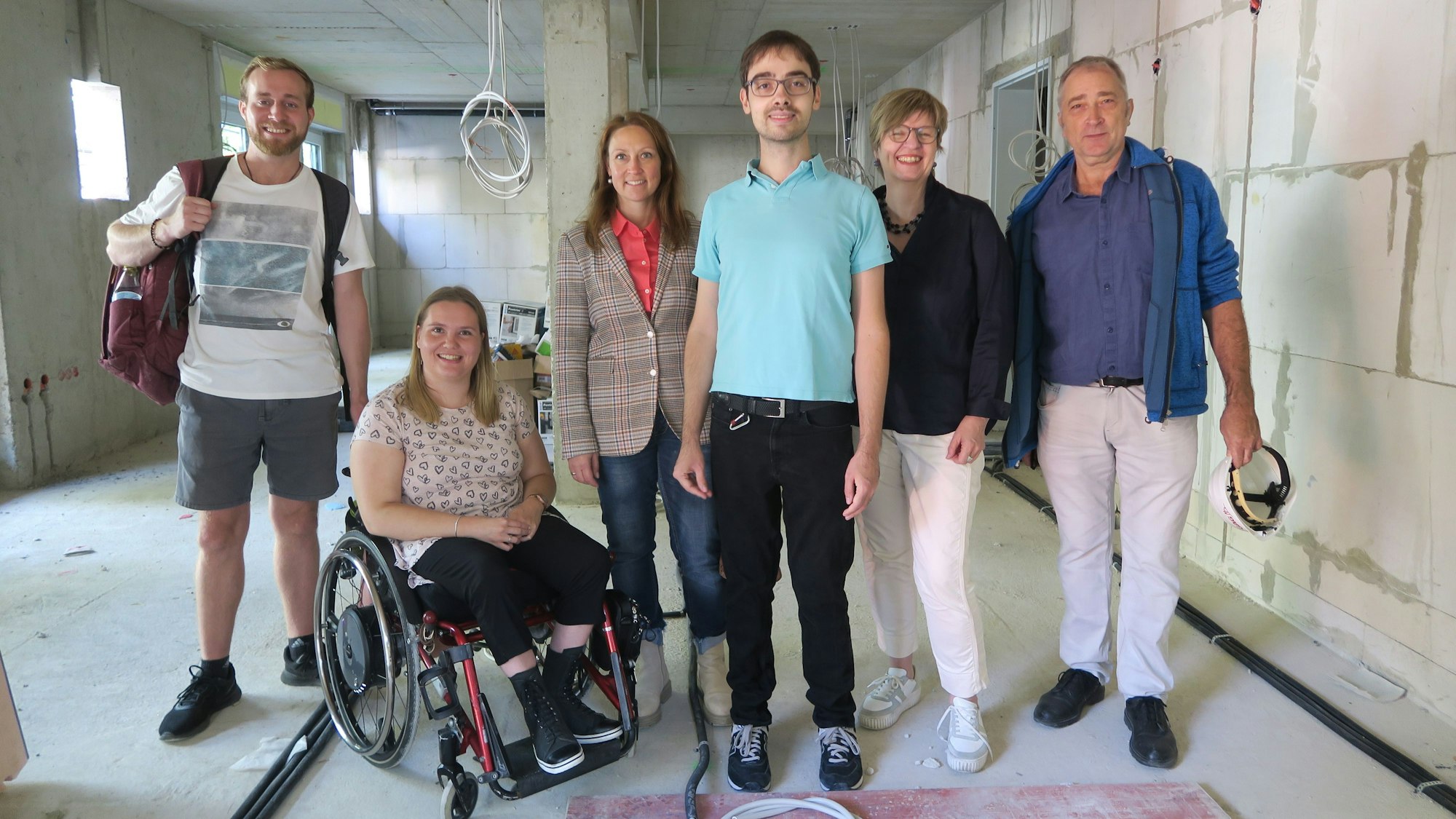 Mitwirkende der inklusiven WG in Kalk: (v.l.). Robert Oswald vom Assistenzdienst für Mettendorf, Lara Mettendorf, Sabine Seitz, Paul Haurand, Monika Schneider, Richard Kaus.