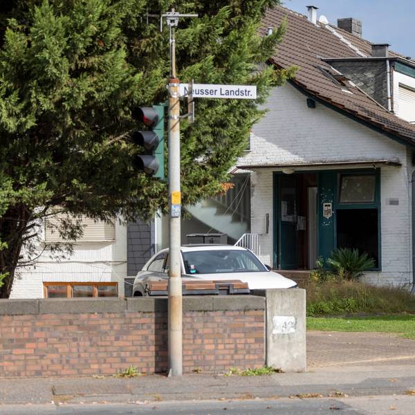 Auf der Kellertreppe dieses Hauses wurde der 51-Jährige aufgefunden.