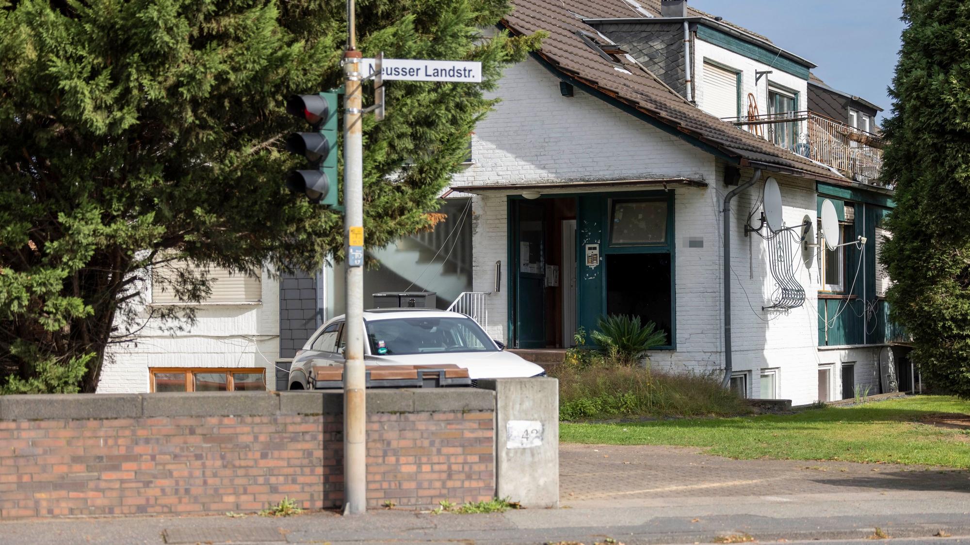 Auf der Kellertreppe dieses Hauses wurde der 51-Jährige aufgefunden.