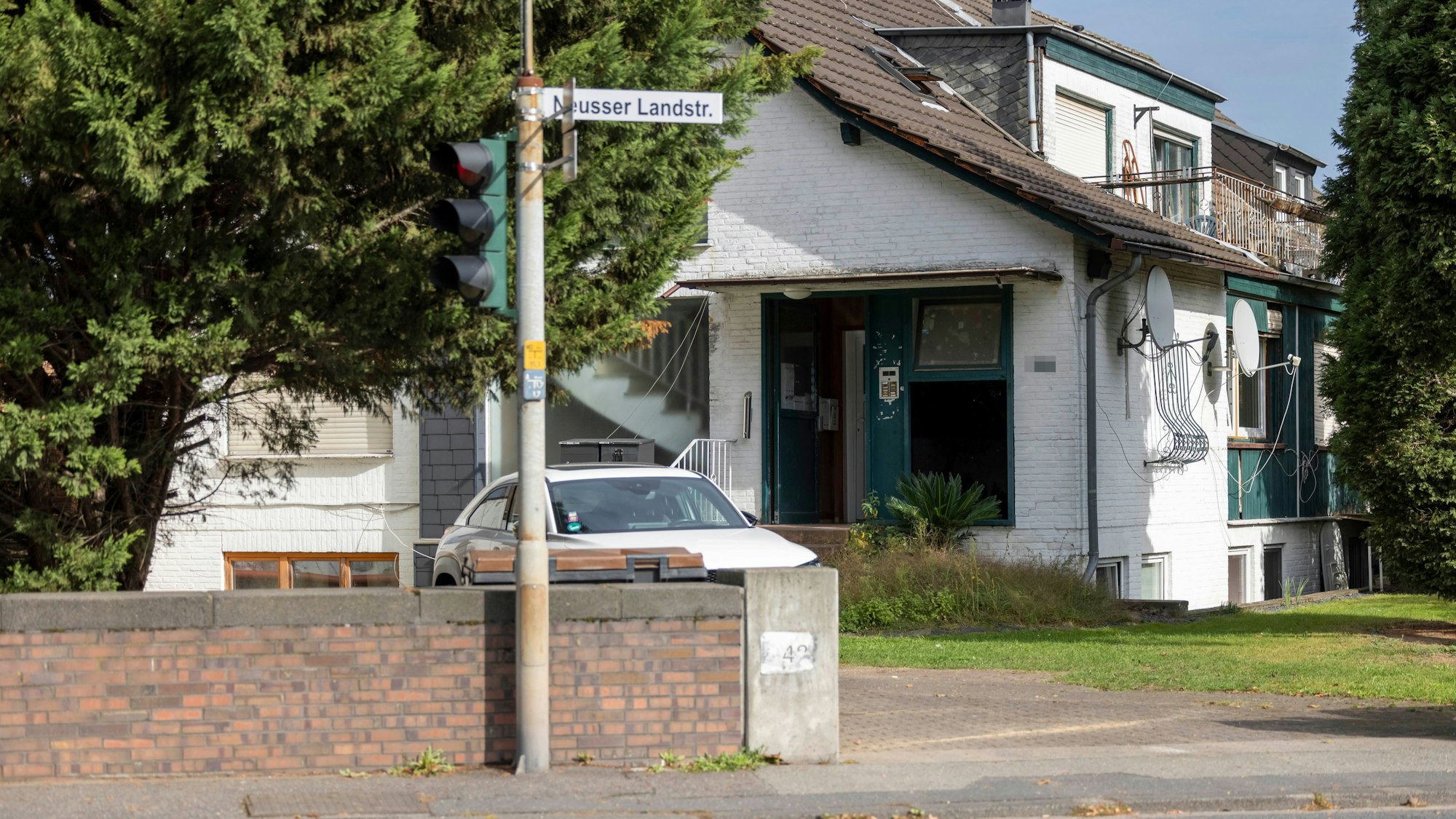 Auf der Kellertreppe dieses Hauses wurde der 51-Jährige aufgefunden.