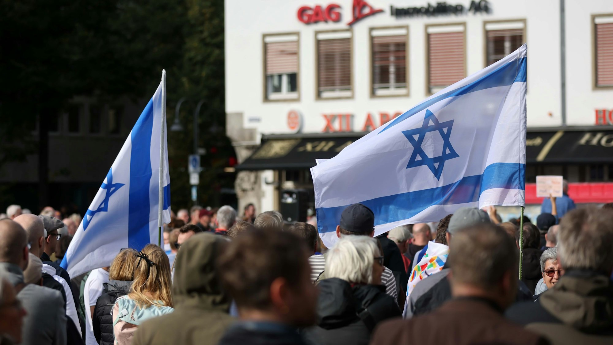 Köln, RSK, zwei Demonstrationen auf dem Heumarkt, pro Israel und pro Palästina