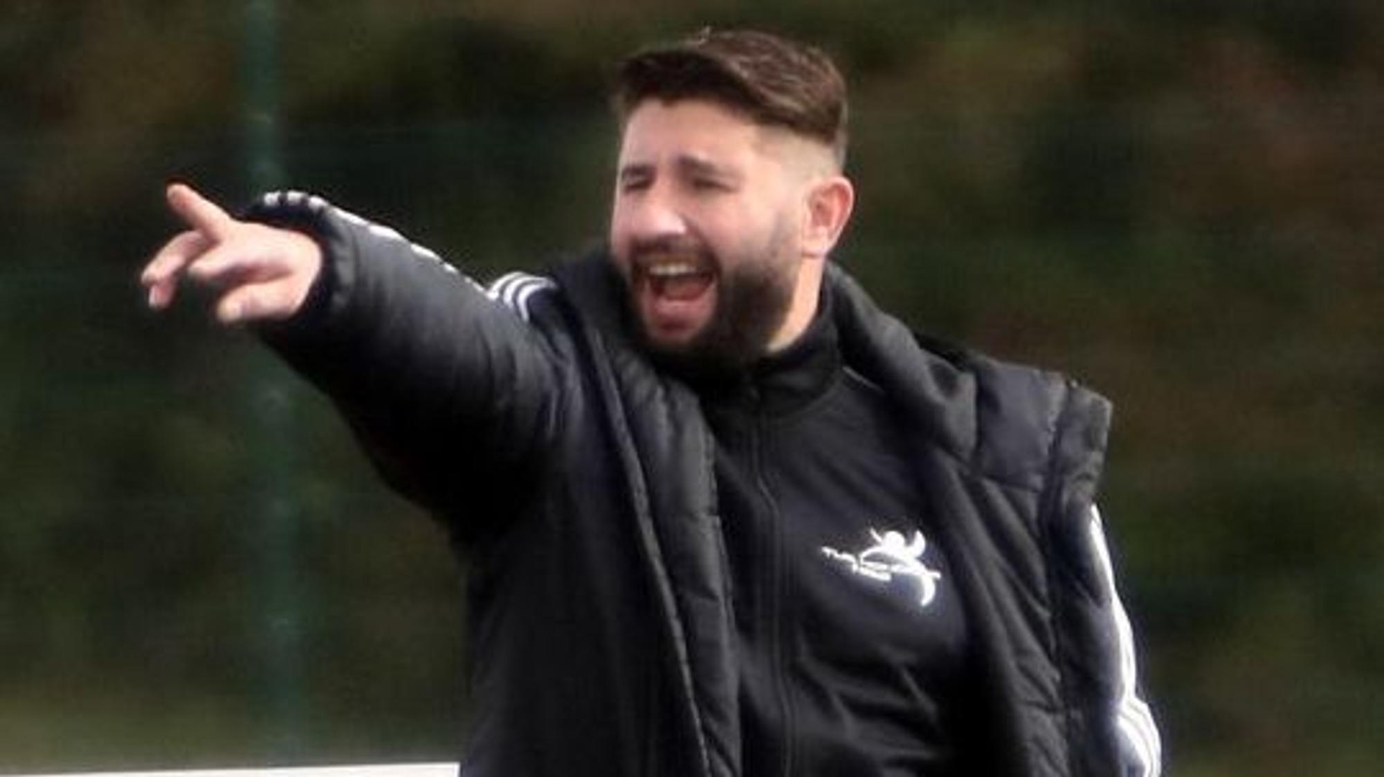 Trainer Dogan Bentürk vom TuS Mondorf II