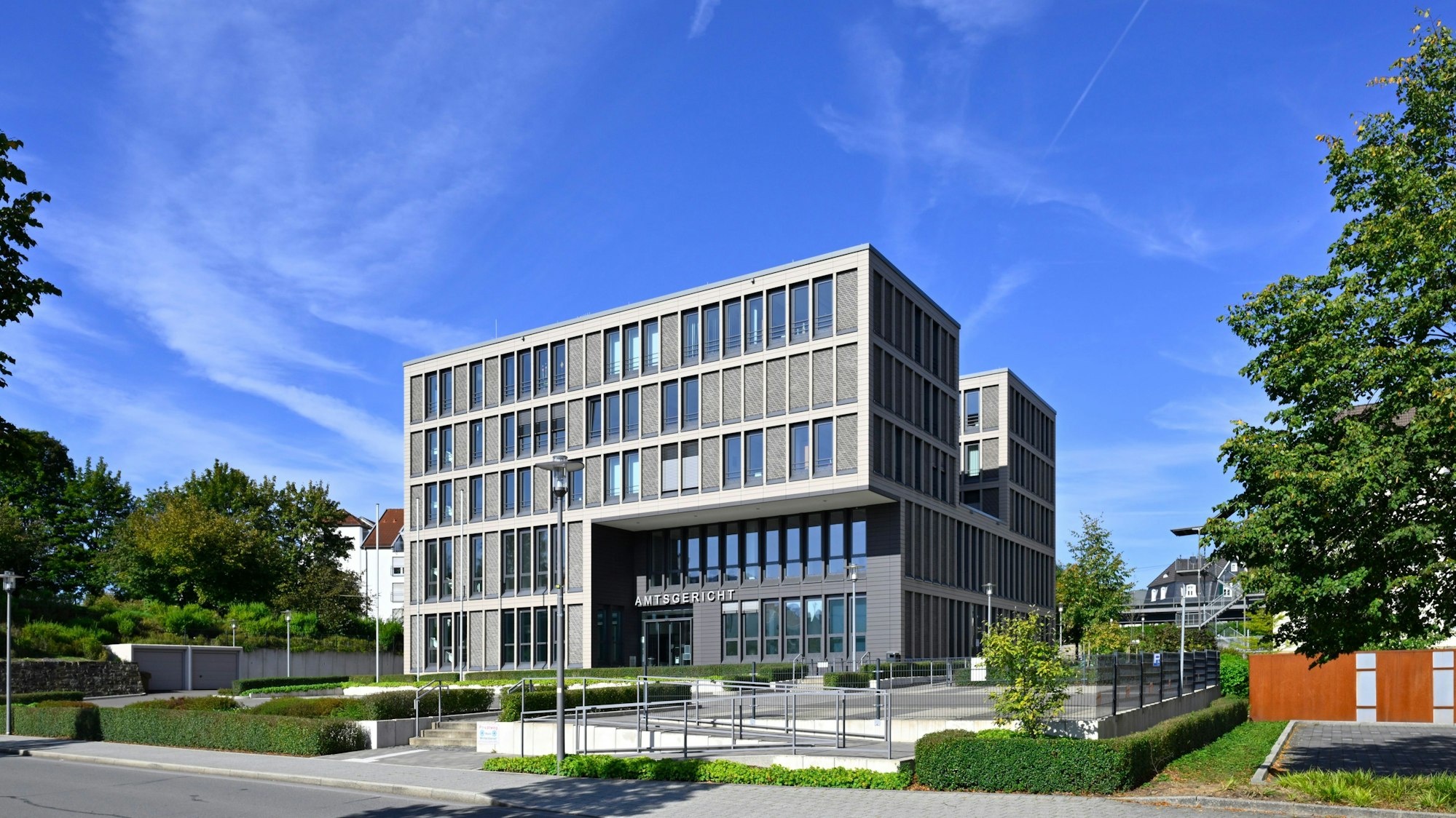 Zu sehen ist das Amtsgericht in Gummersbach.