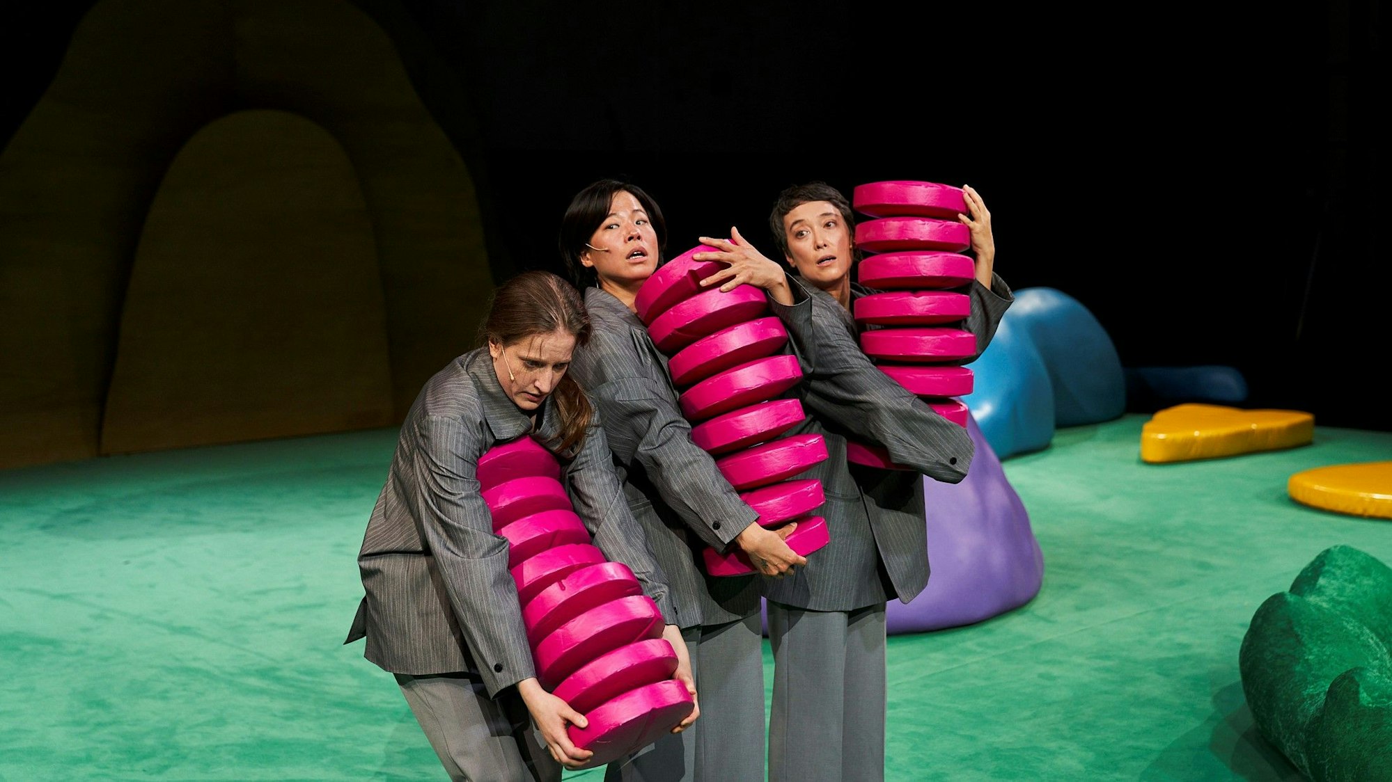 Szene aus "Kim Jiyoung, geboren 1982" im Schauspiel Köln