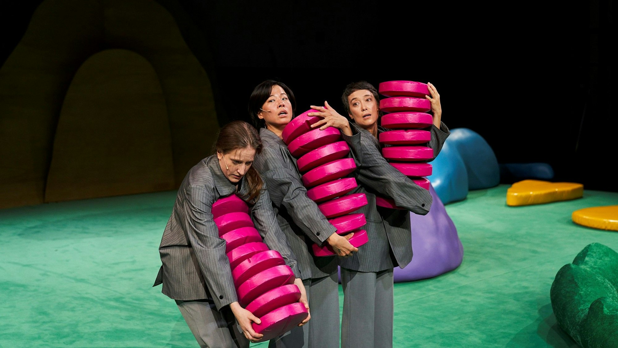 Szene aus "Kim Jiyoung, geboren 1982" im Schauspiel Köln