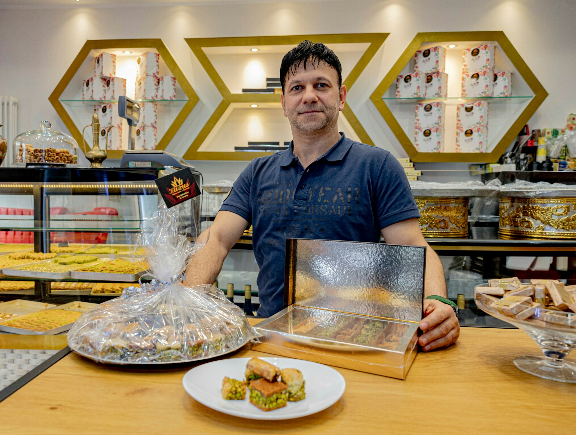 Pistazien soweit das Auge reicht bei Roxal Luxury Sweets in der Wenzelgasse.