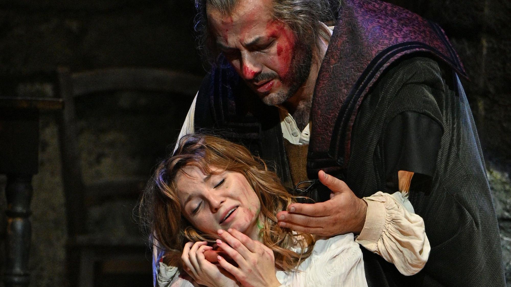 Anastasiya Taratorkinal als Gilda, Giorgos Kanaris als Rigoletto.