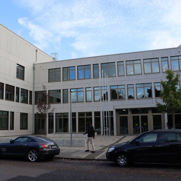 Der Neubau an der Jan-Wellem-Straße wird von beiden Schulen gemeinsam genutzt. Foto: Uwe Schäfer