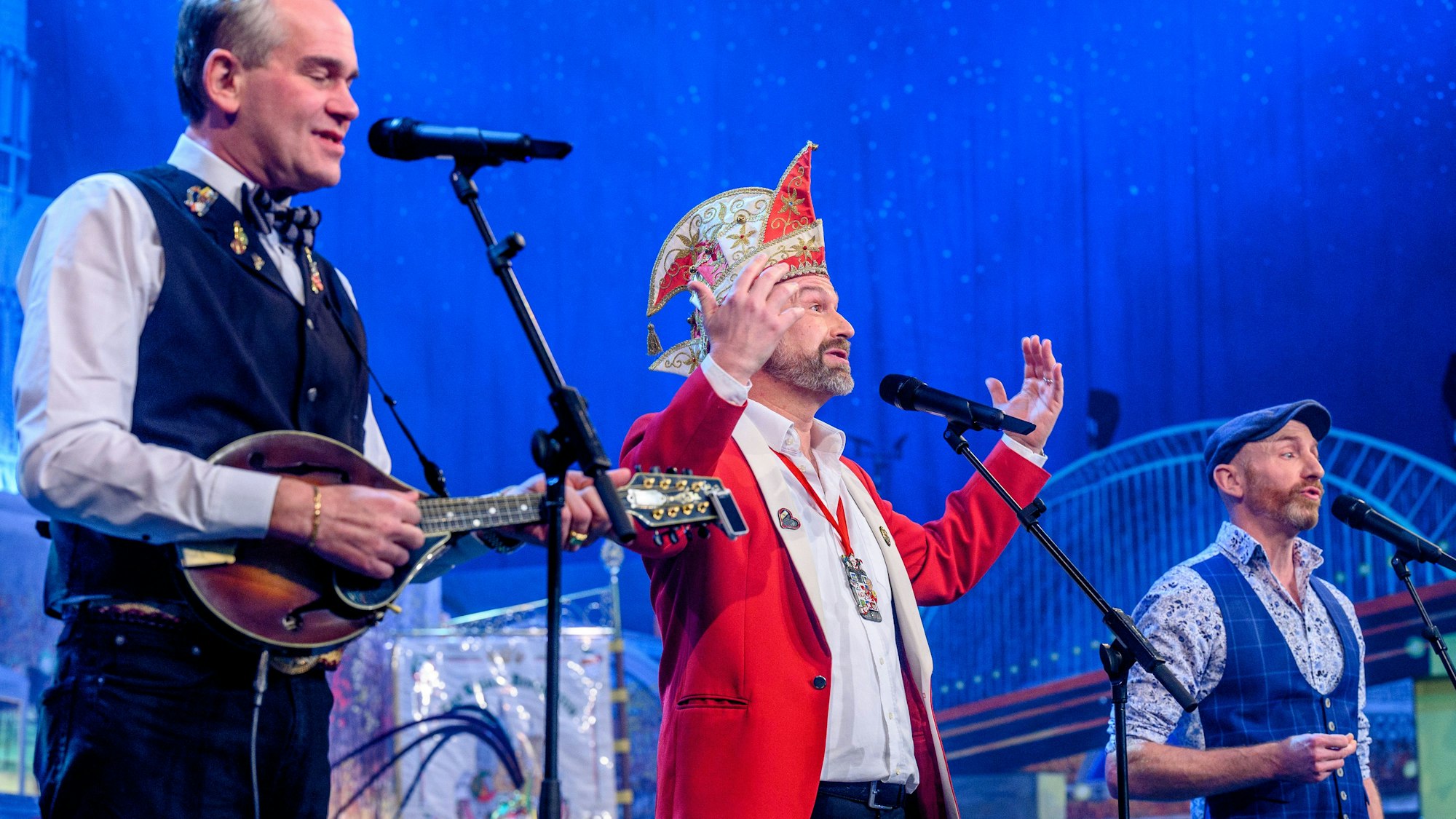 Volker Weininger mit Jörg P. Weber und Martin Schopps als Herrengedeck.
