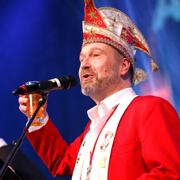 Volker Weininger als Sitzungspräsident bei der Prinzenproklamation 2023.