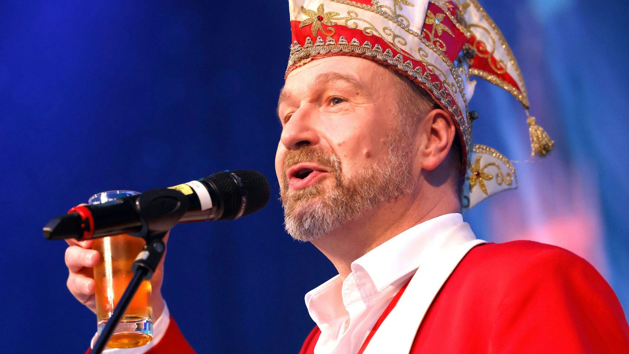 Volker Weininger als Sitzungspräsident bei der Prinzenproklamation 2023.