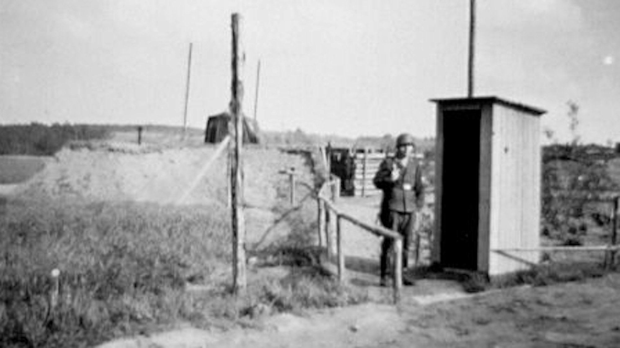 1944 Soldaten bewachen die Straße Richtung Heimerzheim.
