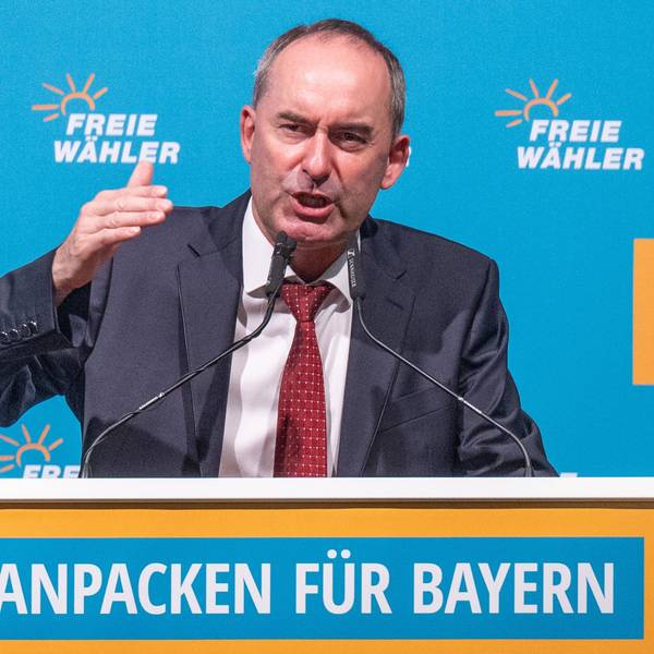 Hubert Aiwanger, Bundesvorsitzender der Freien Wähler, spricht beim Landesparteitag der Freien Wähler in Bayern.