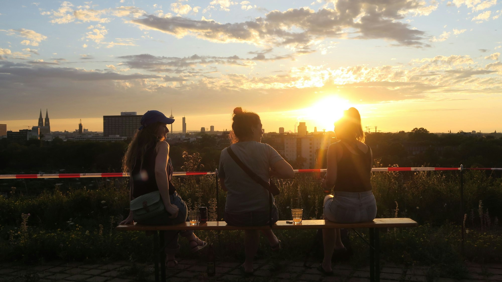 Ein Sonnenuntergang vom Kalkberg in Köln aufgenommen.