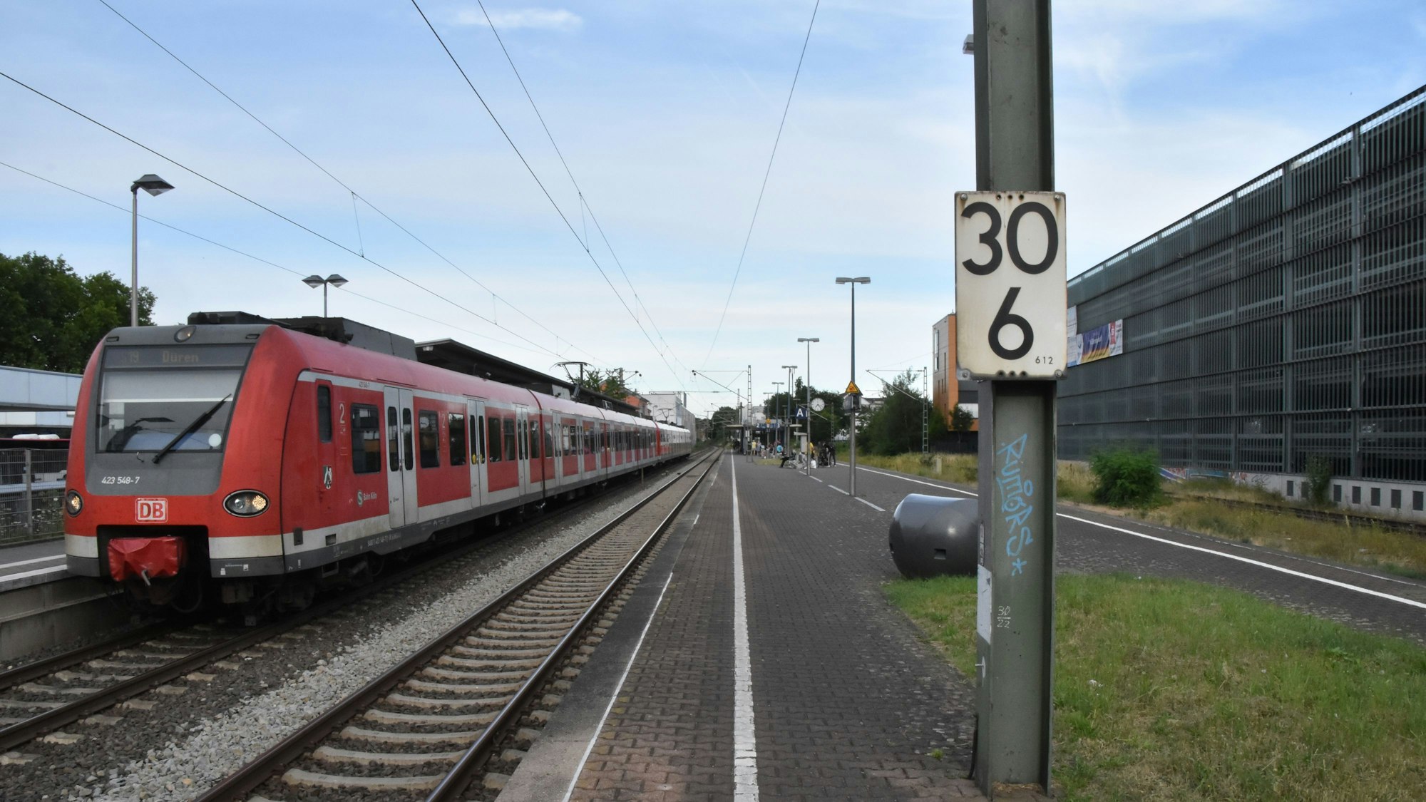 Regionalverkehr Züge auf der Siegstrecke
Bahnhof Hennef
S 19