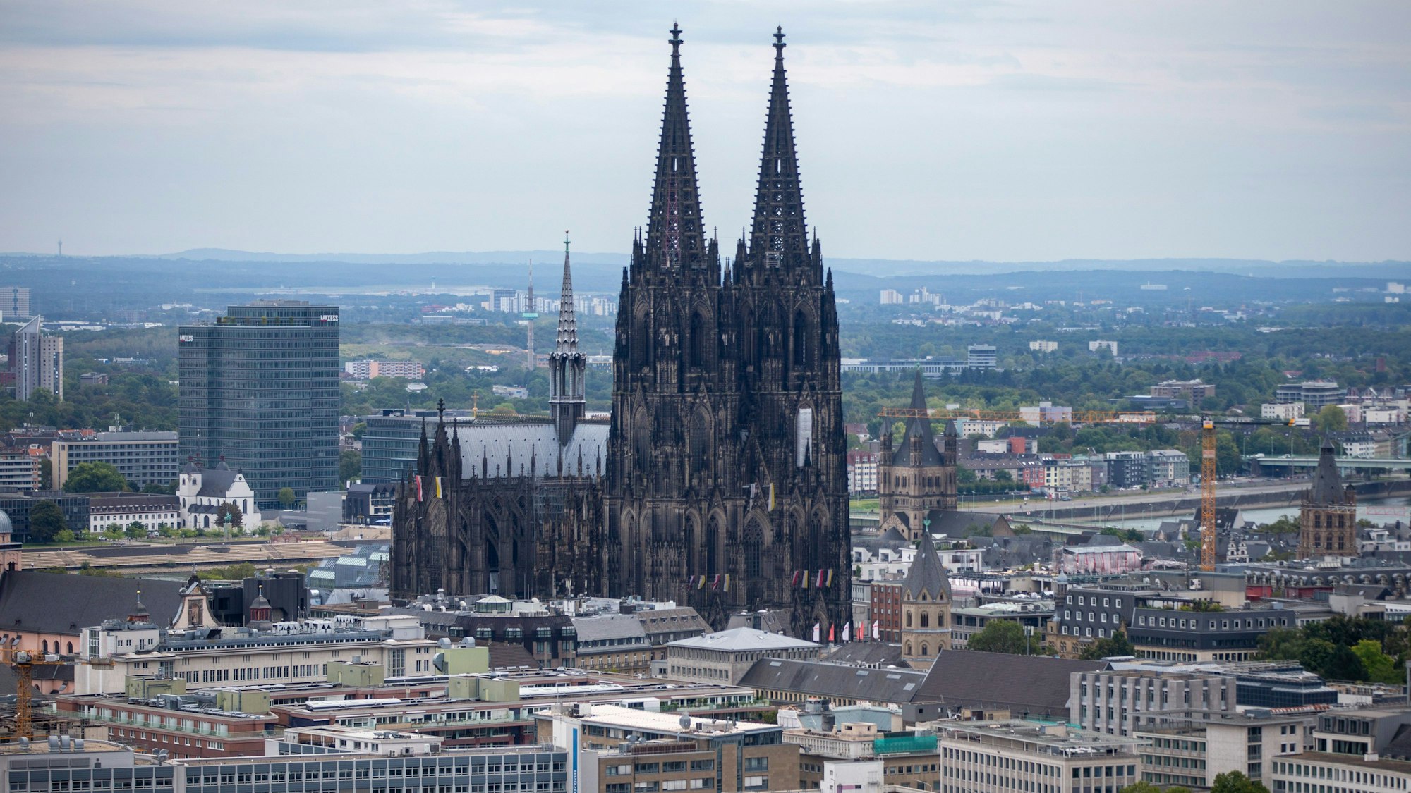 Was ist Köln? Jedenfalls nicht nur der Dom, sagen die Touristen. Fast ebenso wichtig ist das allseits bekannte und besungene Lebensgefühl.