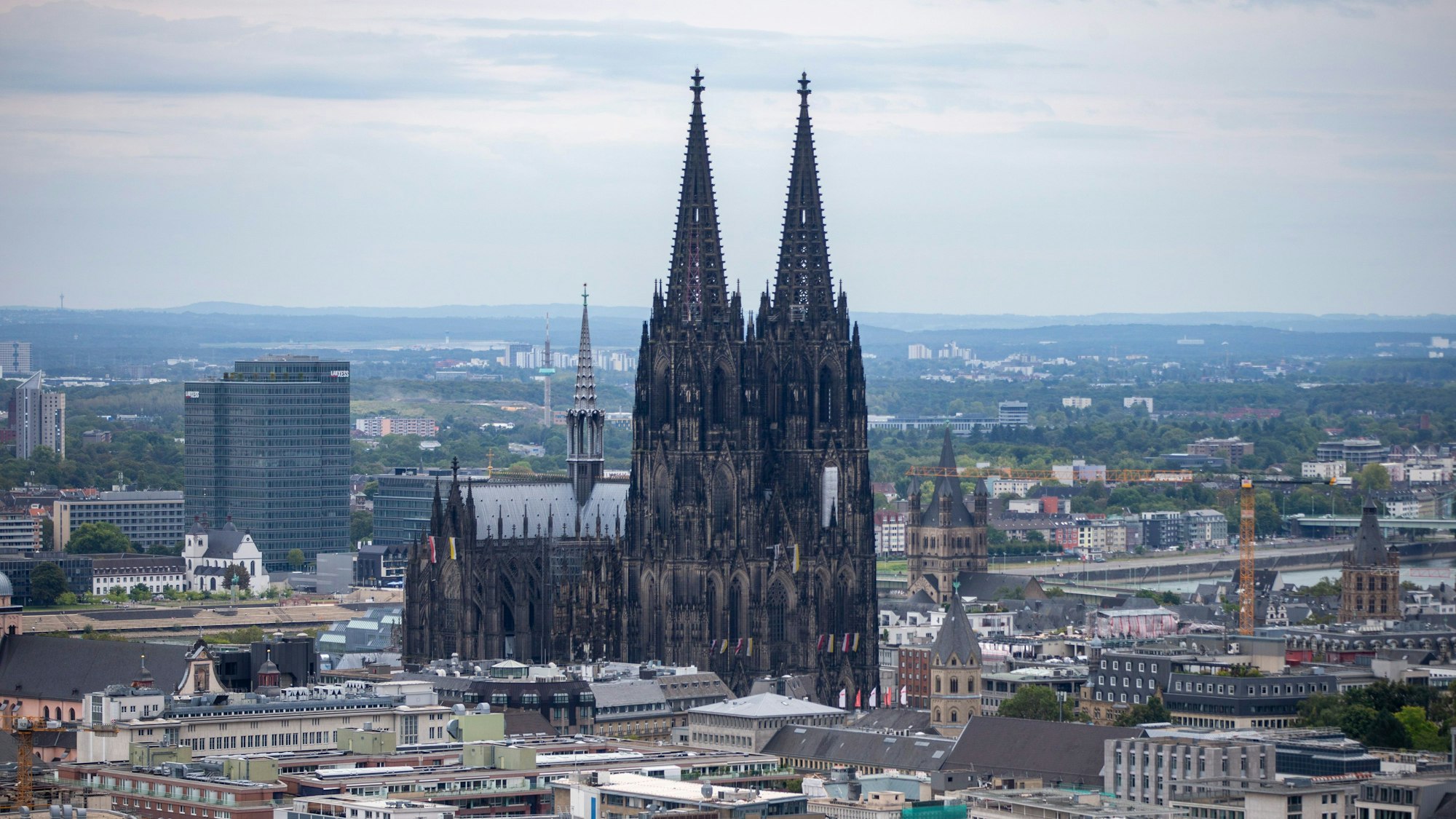 Der Kölner Dom wird 777 Jahre alt.