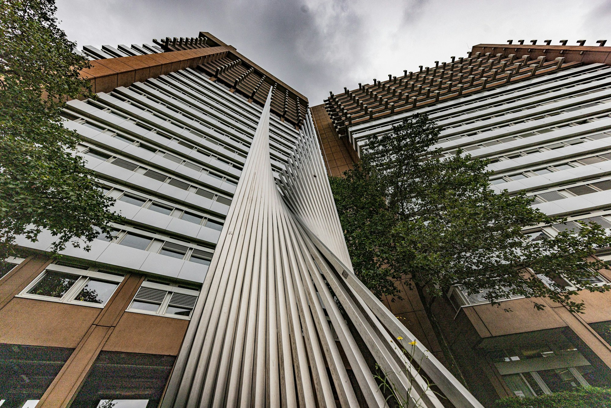 Rund 100 Meter hoch ist der Gebäudekomplex.