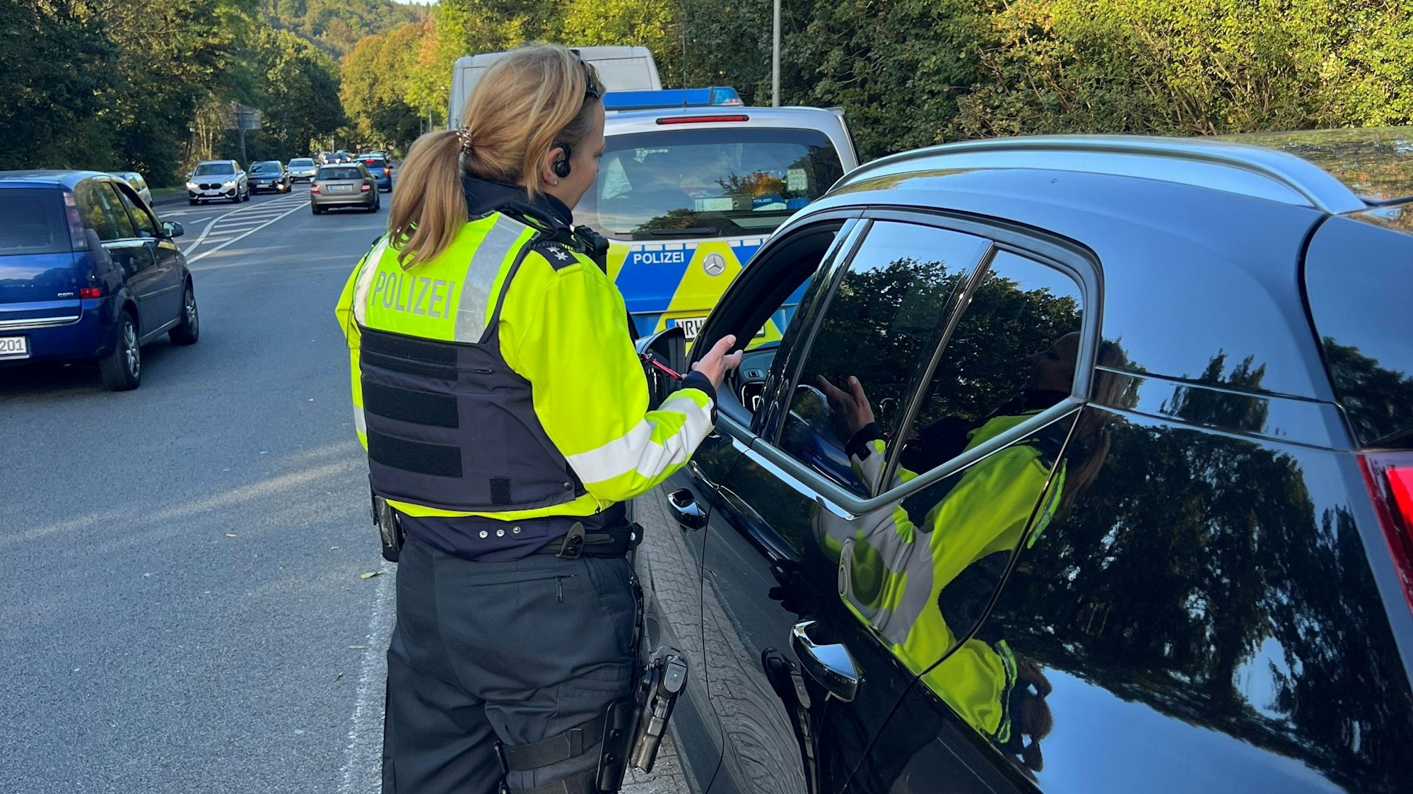 Beim Sicherheitstag in Hennef kontrollierten Polizisitinnen und Polizisten im Verkehr rund 130 Fahrzeuge.
