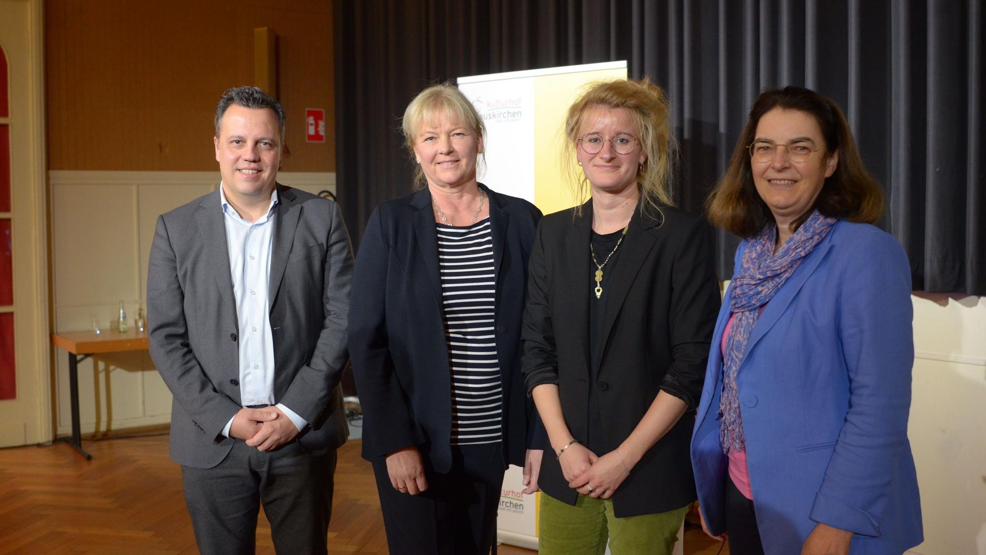 Zur Ausstellungseröffnung sprachen Bürgermeister Sacha Reichelt (v.l.), Museumsleitern Dr. Heike Lützenkirchen sowie Giulia Fanton und Dr. Corinna Frenz vom Landschaftsverband.