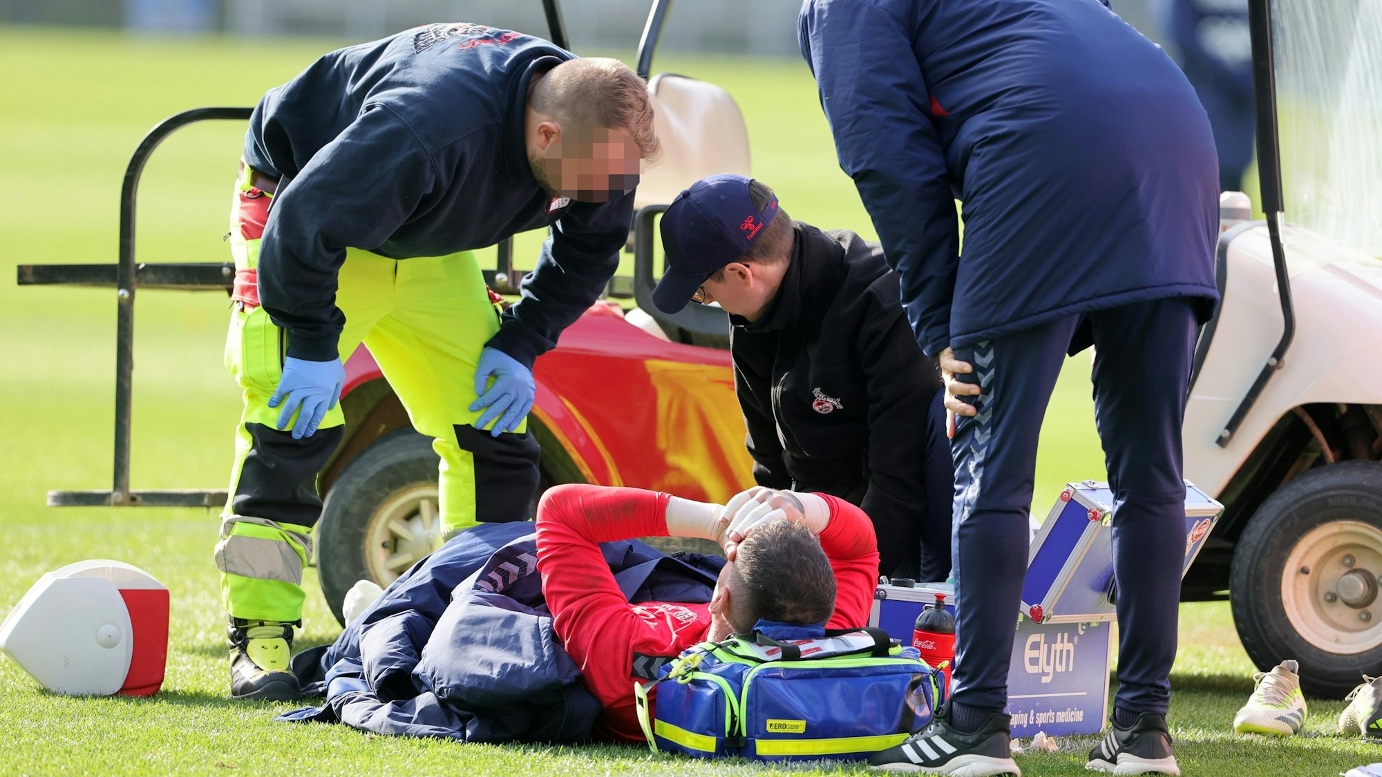 1. FC Köln, Training, Verletzung von Philipp Pentke (1. FC Köln), 18.10.2023, Bild: Herbert Bucco