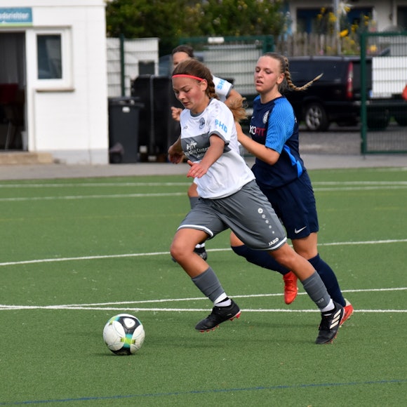 Emilia Thönneßen spielt in der B-Juniorinnen-Bundesliga für die SG Andernach.