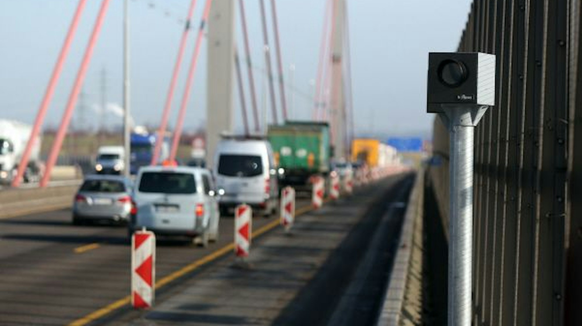 Blitzer auf der Leverkusener Brücke