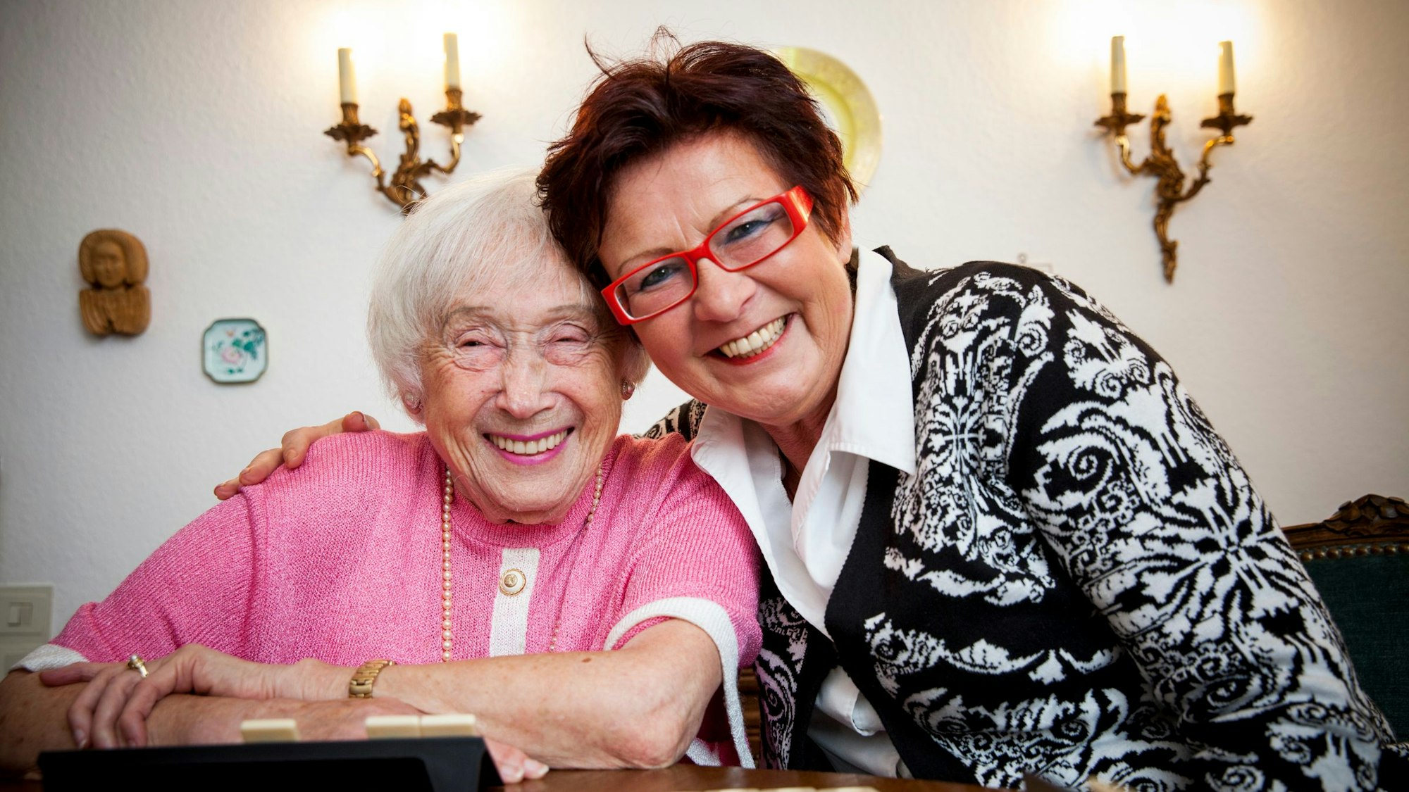 Die Nachbarschaftshilfe Kölsch Hätz unterstützt ältere Menschen.