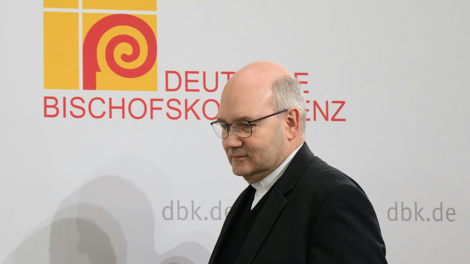 Das Bild zeigt den Aachener Bischof Helmut Dieser.