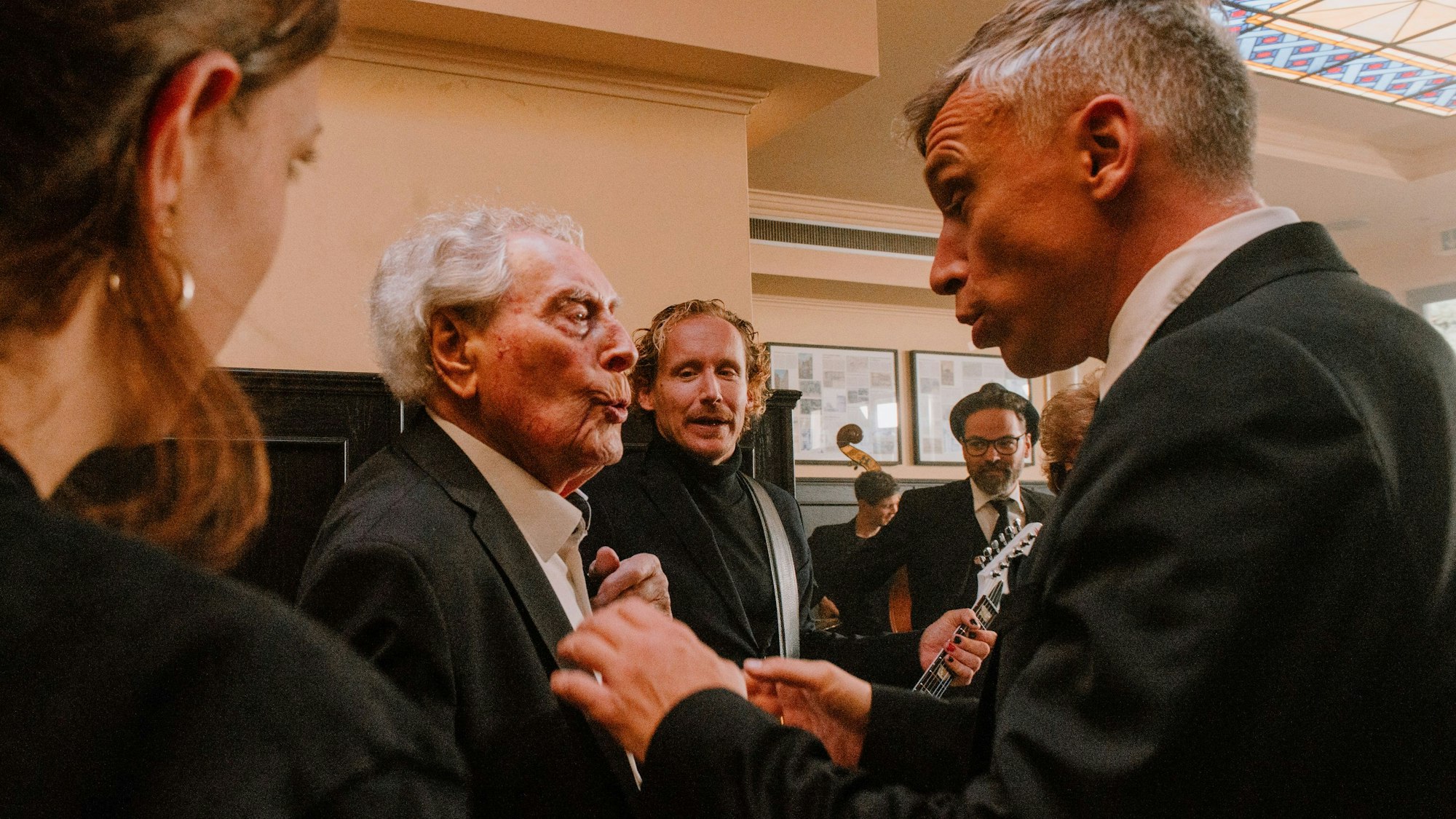 Ludwig Sebus (links) beim Videodreh mit Flo Peil, „Ena“ Schwiers und Bastian Campmann beim Videodreh.