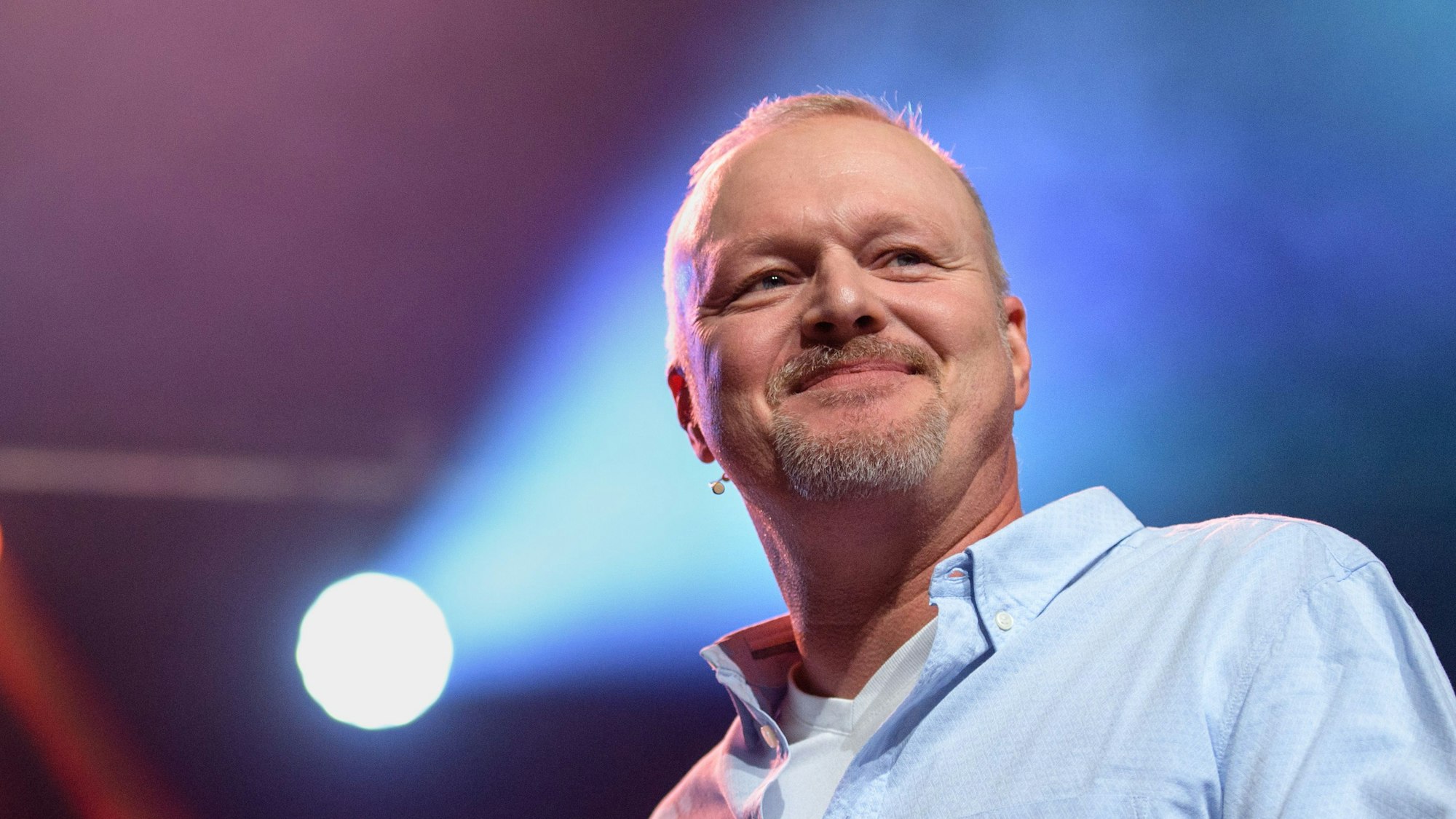 ARCHIV - 24.09.2017, Bayern, München: Entertainer Stefan Raab spricht bei der Eröffnung vom Unternehmensgründer- und Investorentreffen Bits & Pretzels. (zu dpa "Stefan Raab steigt bei Produktionsfirma Brainpool aus" vom 01.03.2018) Foto: Matthias Balk/dpa +++ dpa-Bildfunk +++