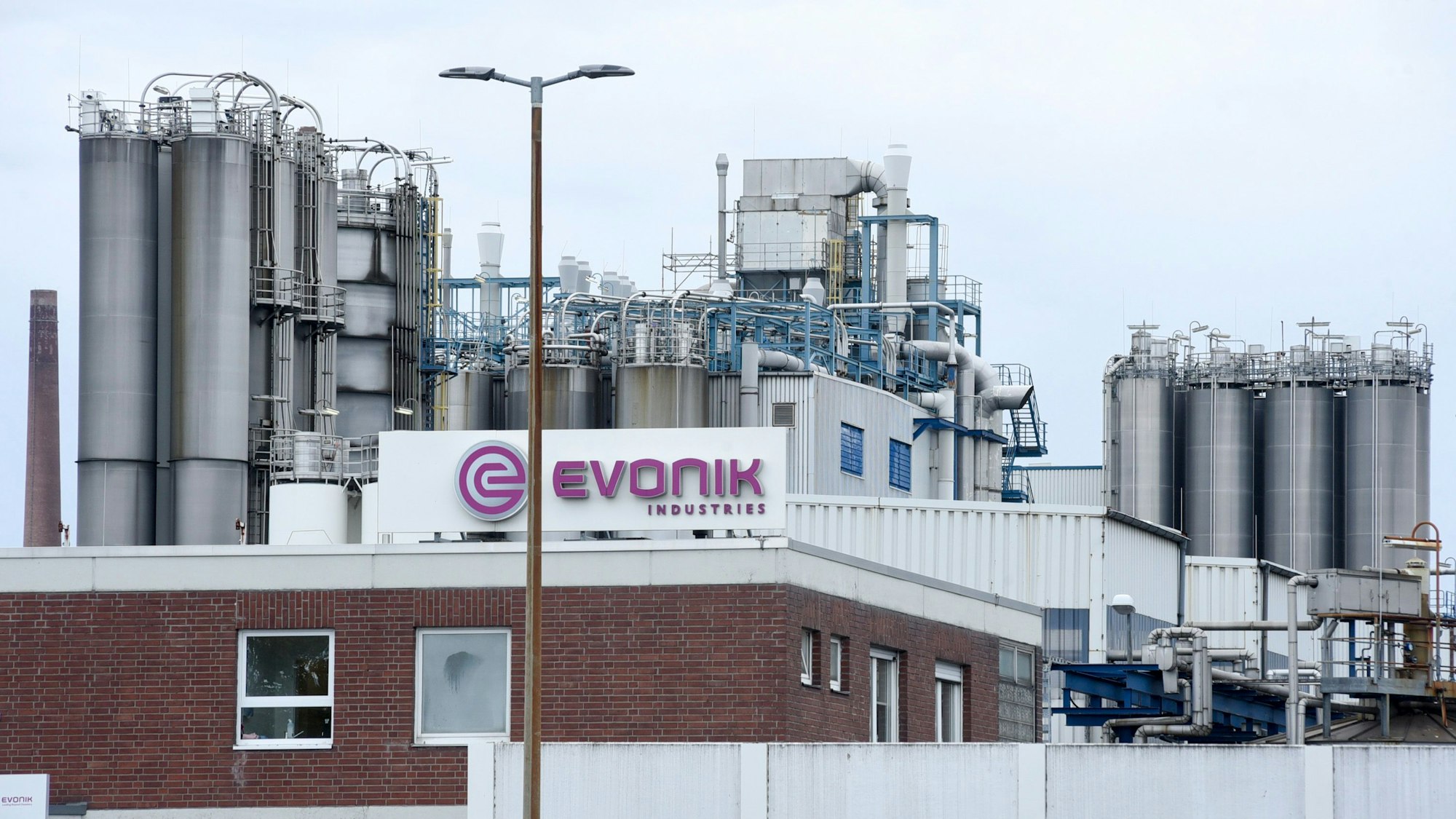 Das Foto zeigt die Anlagen des Chemieunternehmens Evonik.