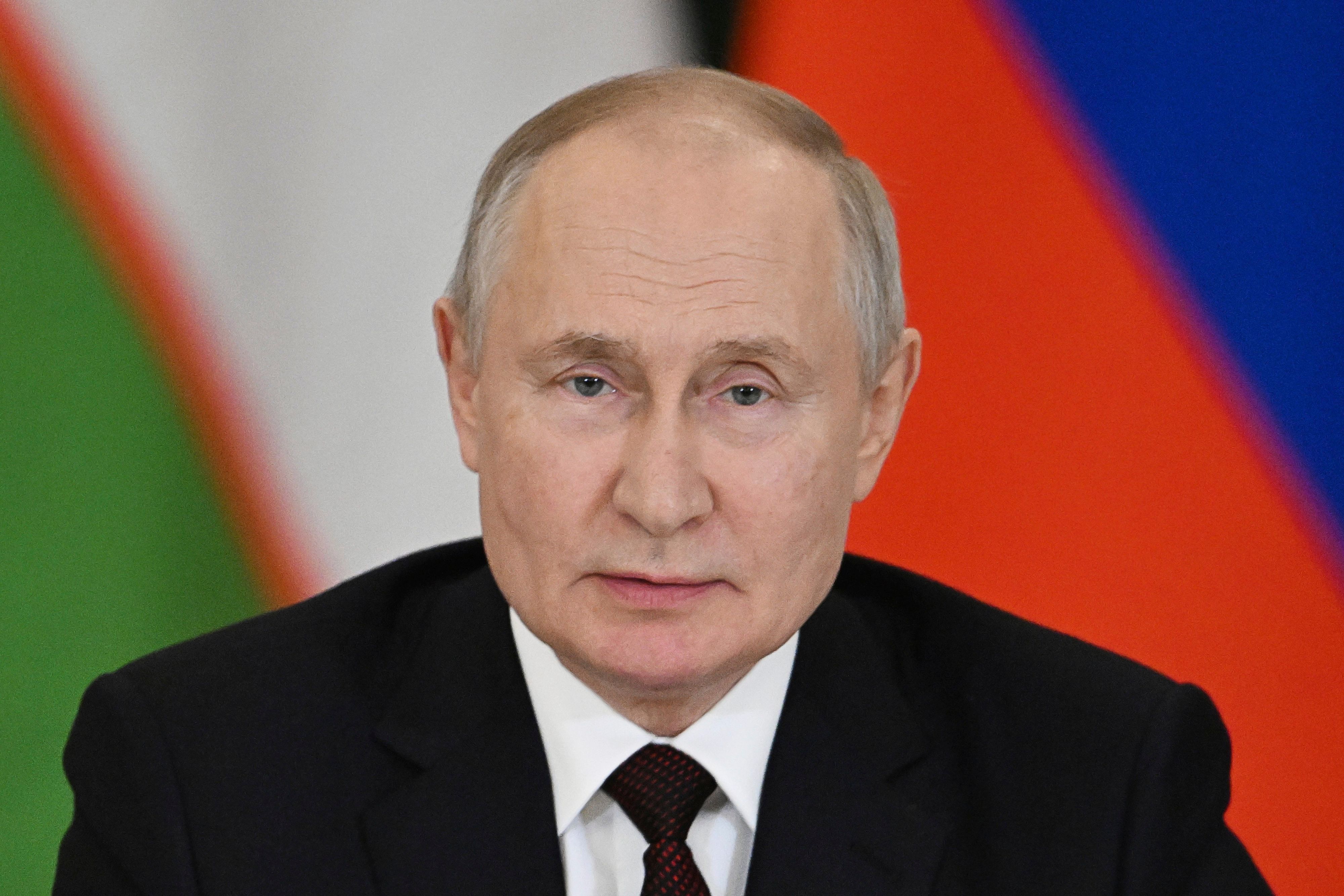 06.10.2023, Russland, Moskau: Dieses von der staatlichen russischen Nachrichtenagentur Sputnik via AP veröffentlichte Foto zeigt Wladimir Putin, Präsident von Russland, während er einer auf gemeinsamen Pressekonferenz mit Usbekistans Präsident Mirsijojew nach ihrem Treffen im Kreml spricht. Foto: Pavel Bednyakov/Pool Sputnik Kremlin/AP/dpa +++ dpa-Bildfunk +++