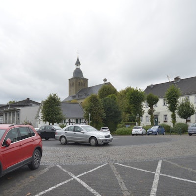 Lindlar, Marktplatz und Ortskern an St. Steverin.