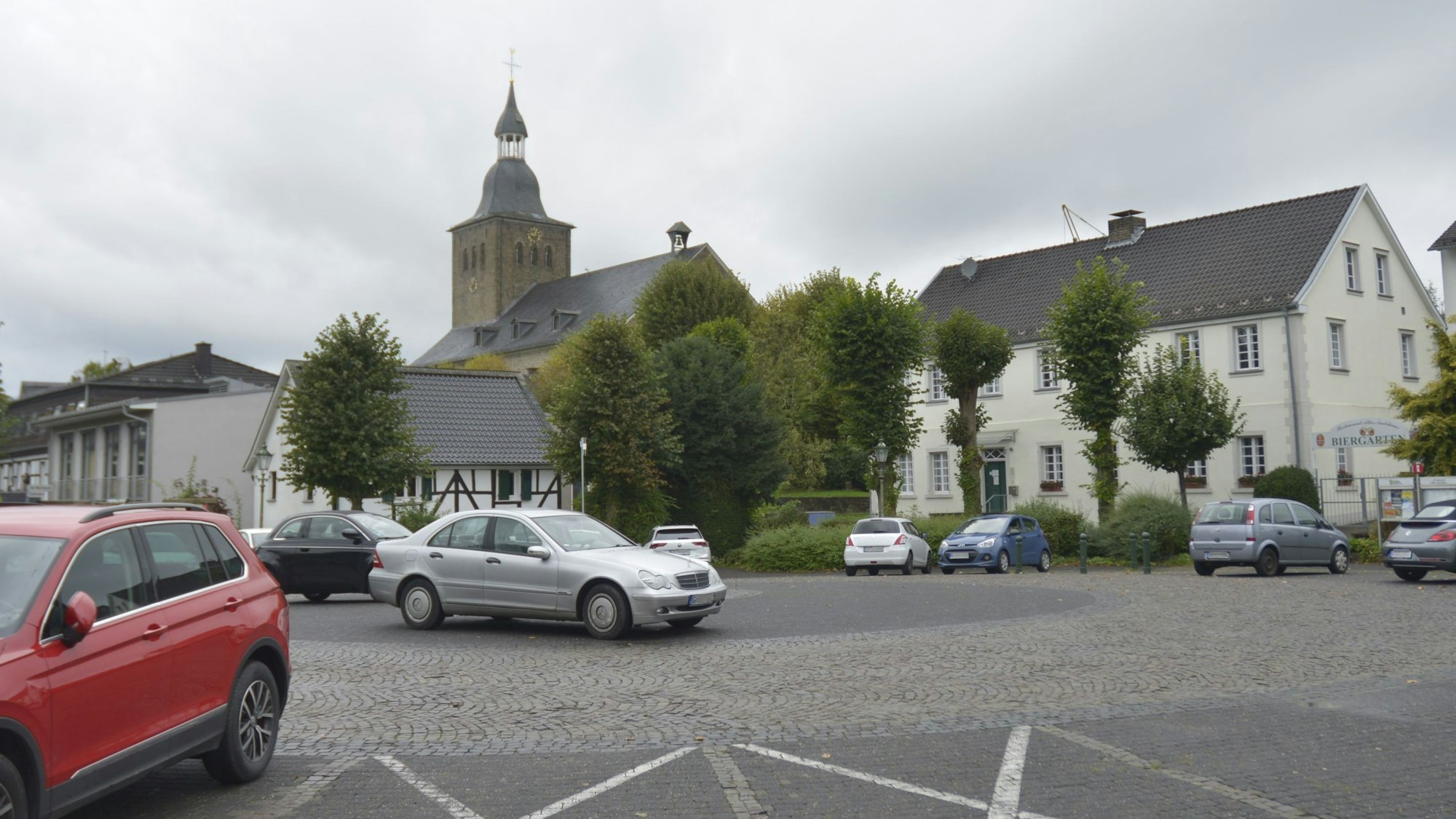 Lindlar, Marktplatz und Ortskern an St. Steverin.