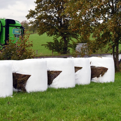 Die aufgeschlitzten Siloballen in Wipperfürth-Erlen.
