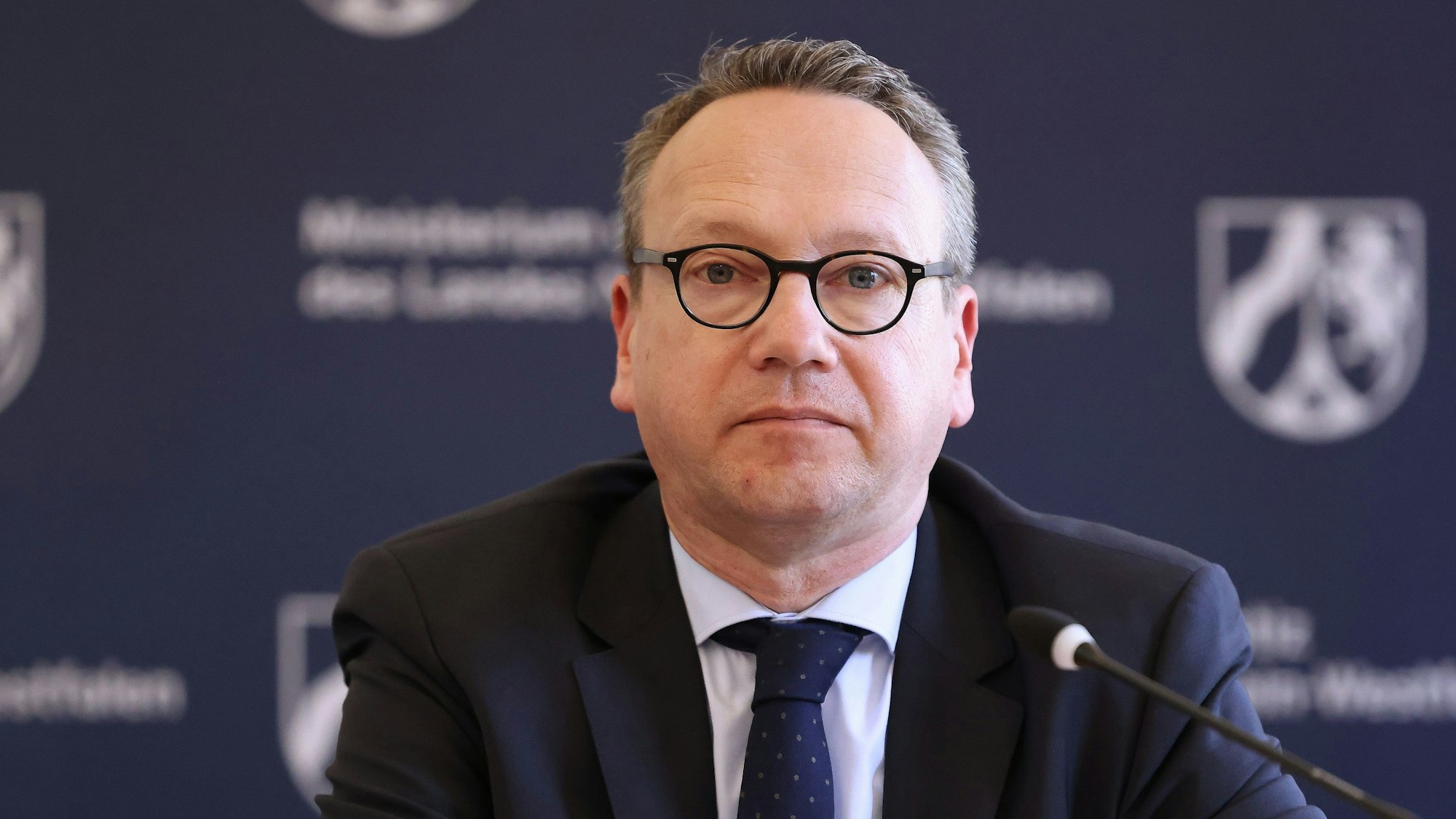 Will trotz der Vorwürfe weiter im Amt bleiben: Benjamin Limbach.