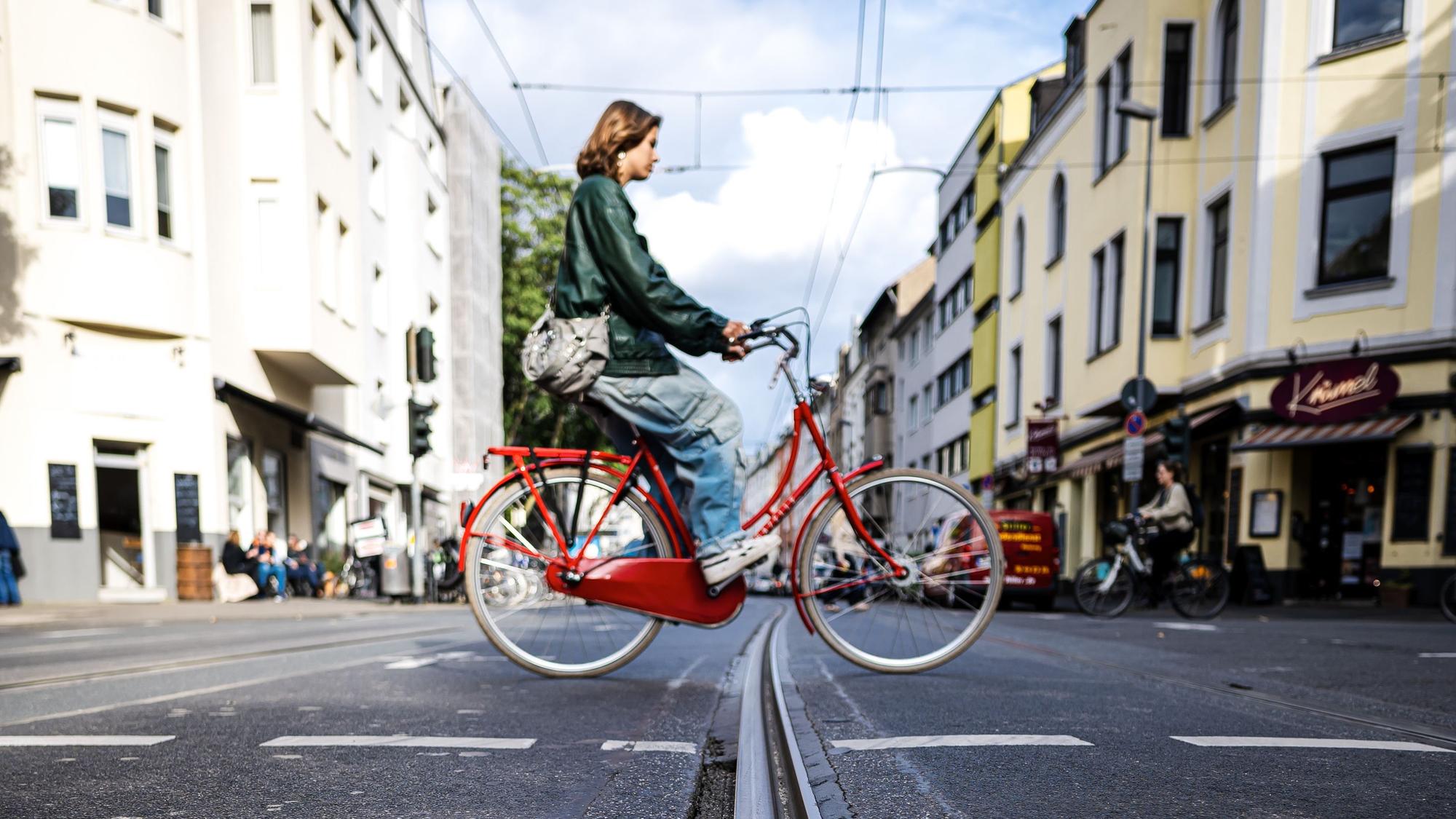 Gefahrenstellen fuer Radfahrerinnen - Zuelpicher Straße