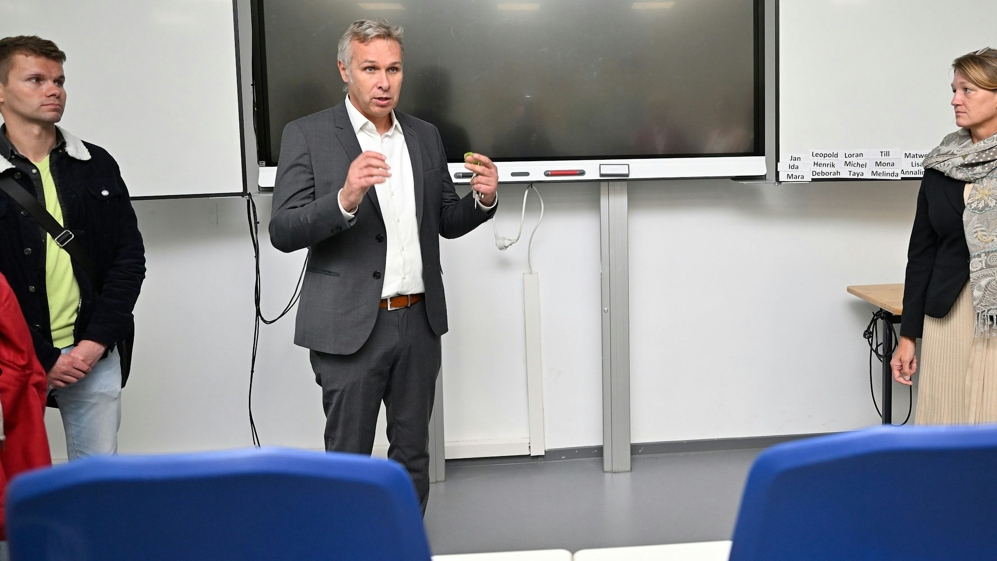 Schulministerin Dorothee Feller besucht Freiherr-vom-Stein-Schulzentrum