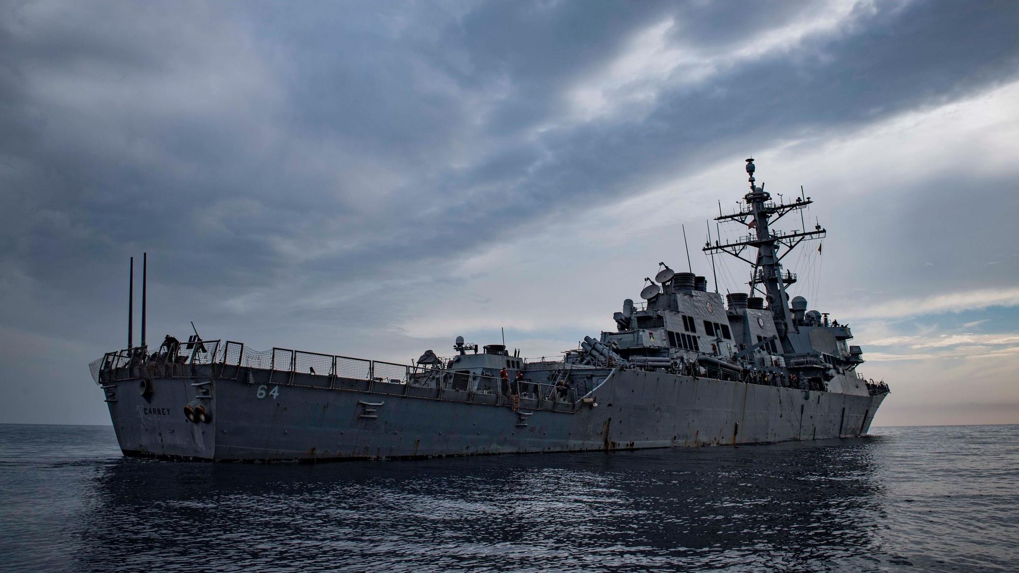 Die USS Carney, ein Zerstörer der US-Marine, hat am Donnerstag drei Raketen abgefangen, die aus dem Jemen abgefeuert wurden und in Richtung Norden unterwegs waren, so US-Beamte. (Symbolbild)