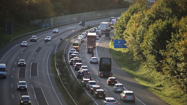 Stau auf der A4 bei Untereschbach, von oben fotografiert.