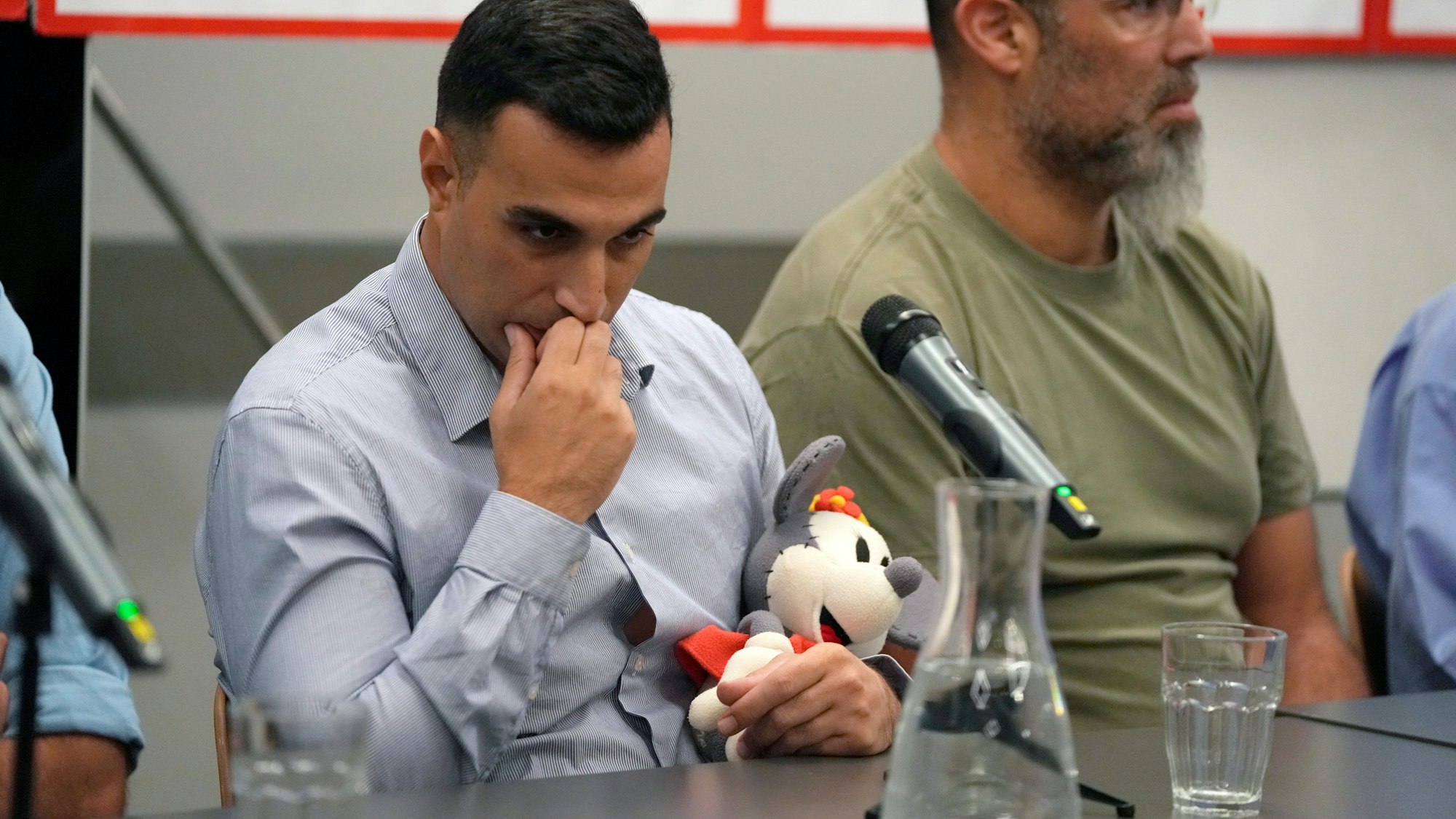 Yoni Asher bei einer Pressekonferenz im Oktober