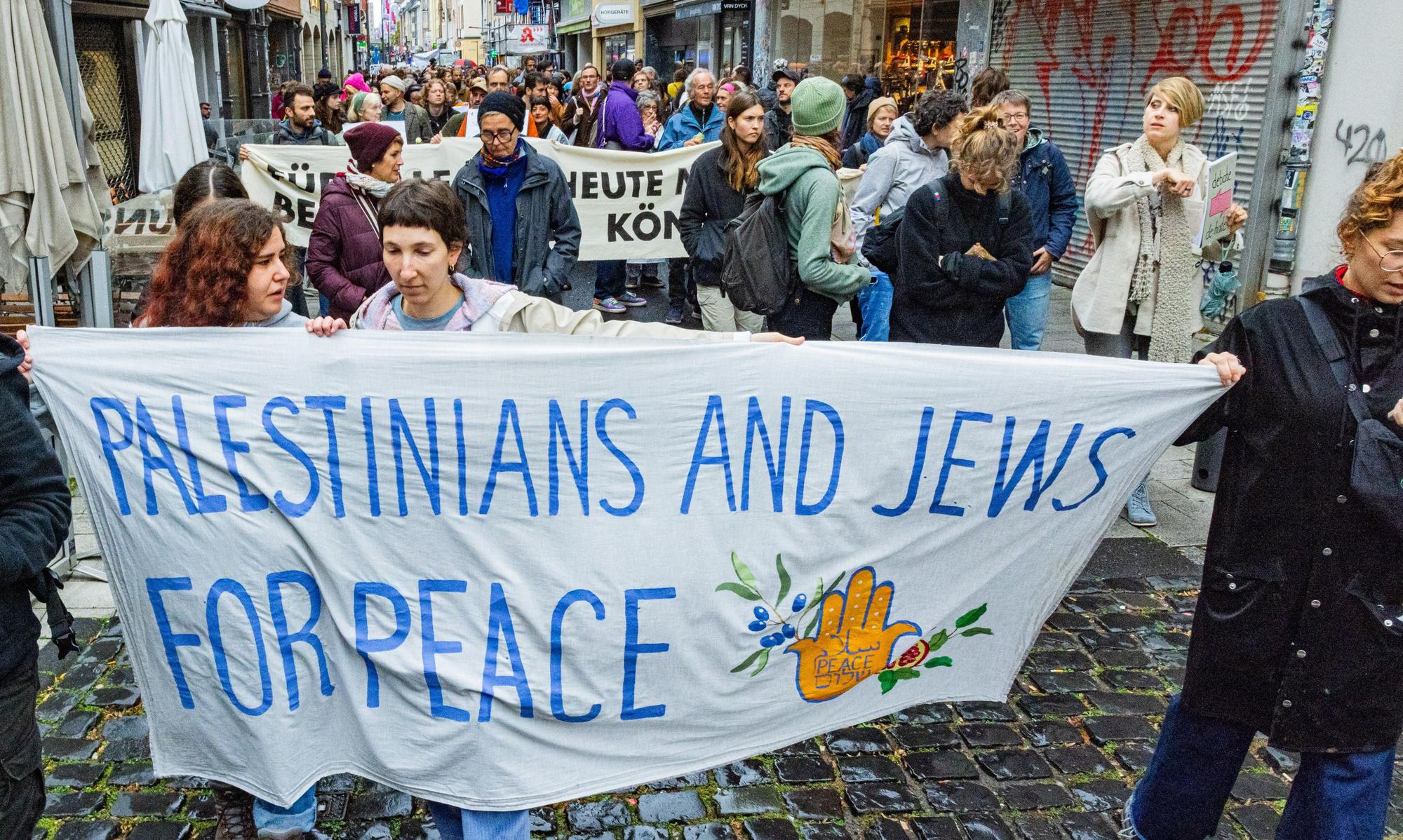 Palästinenser und Juden gemeinsam für den Frieden lautete das Motto des Friedensmarsches am Sonntag.