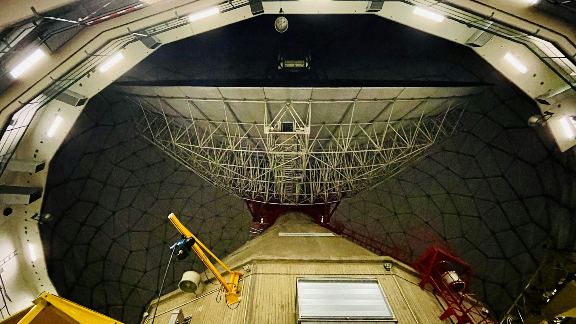 Wachtberg-Berkum, Blick auf Radar Tira in der Wachtberger Kugel