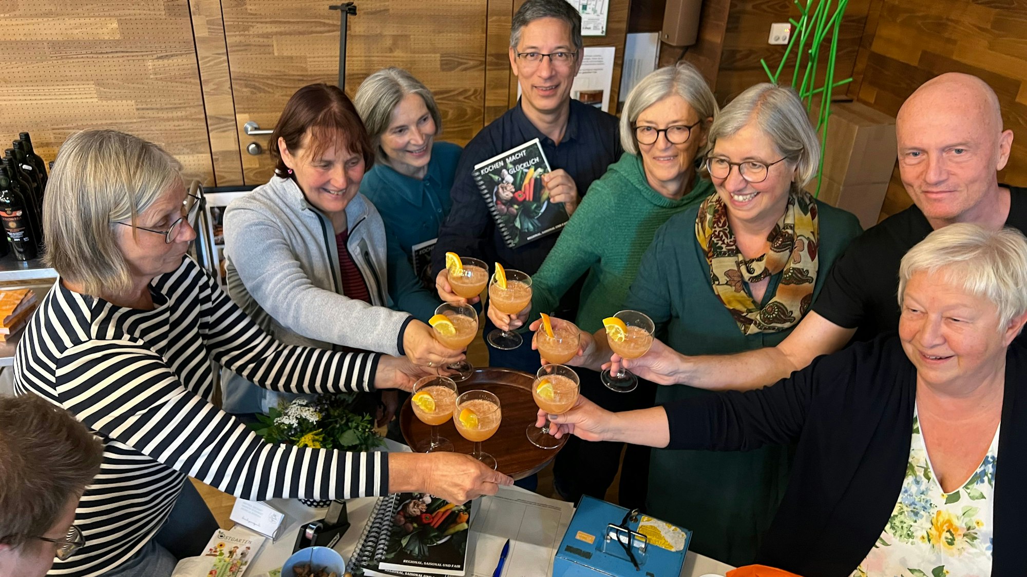 Das Bild zeigt das Kochteam.