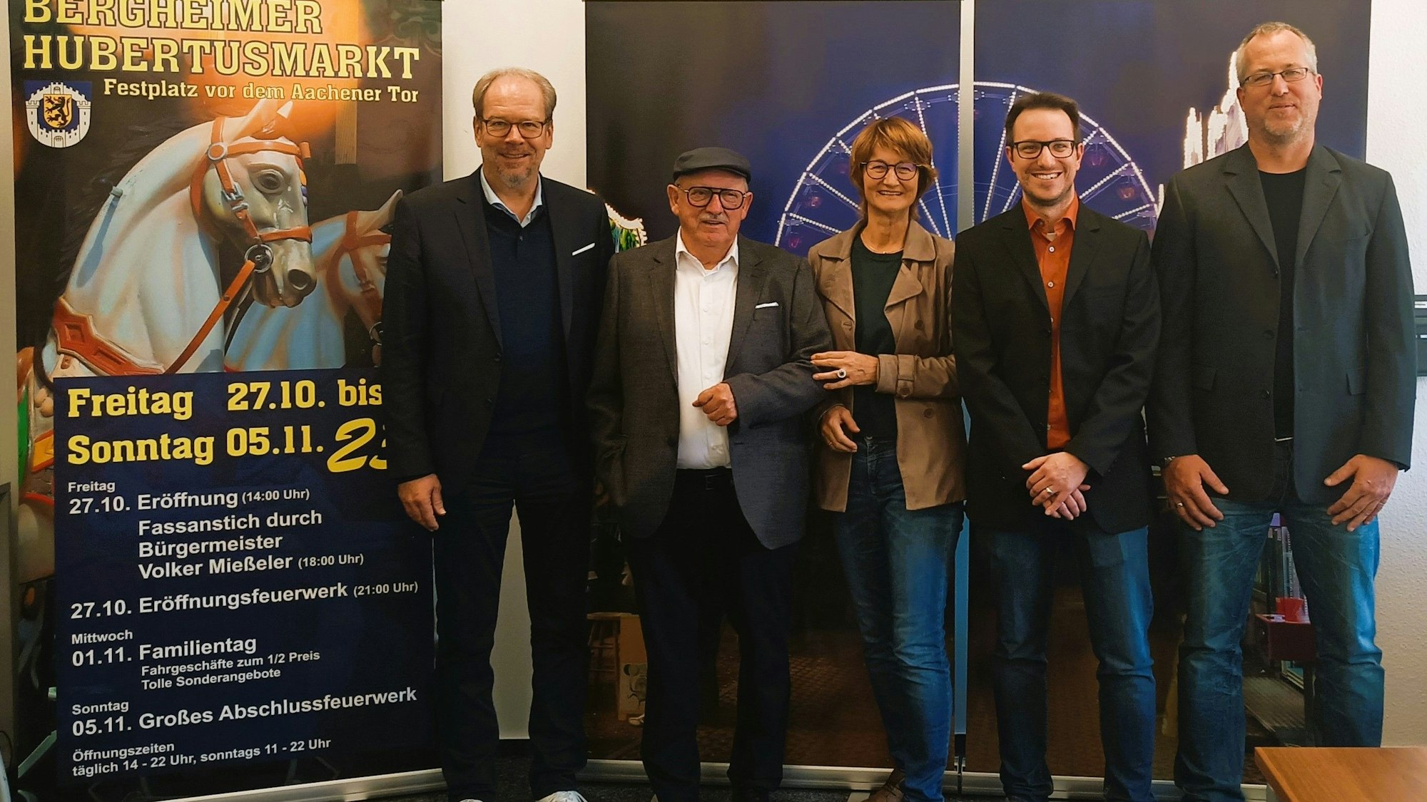 Bergheims Bürgermeister Volker Mießeler (v.l.), Fredi von der Gathen, Organisator des Hubertusmarktes, Petra Tournay, Citymanagement, Christoph Braun, Sachgebiets- leiter Gewerbe und Marktwesen, und Ralf Pantel, Abteilungsleiter Ordnung und Gewerbe gaben einen Ausblick auf den Hubertusmarkt.