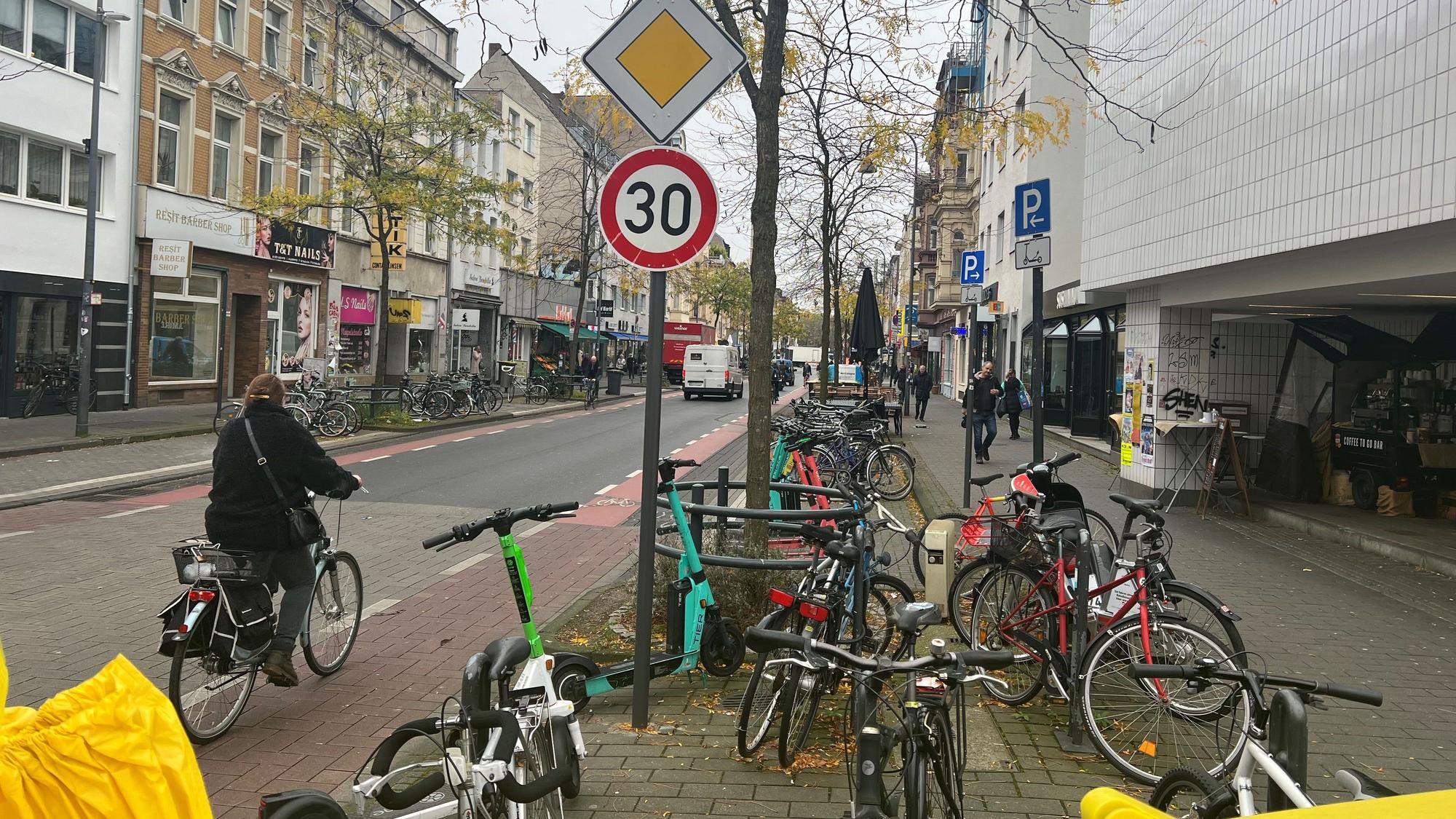 Tempo 30 auf der Venloer Straße.