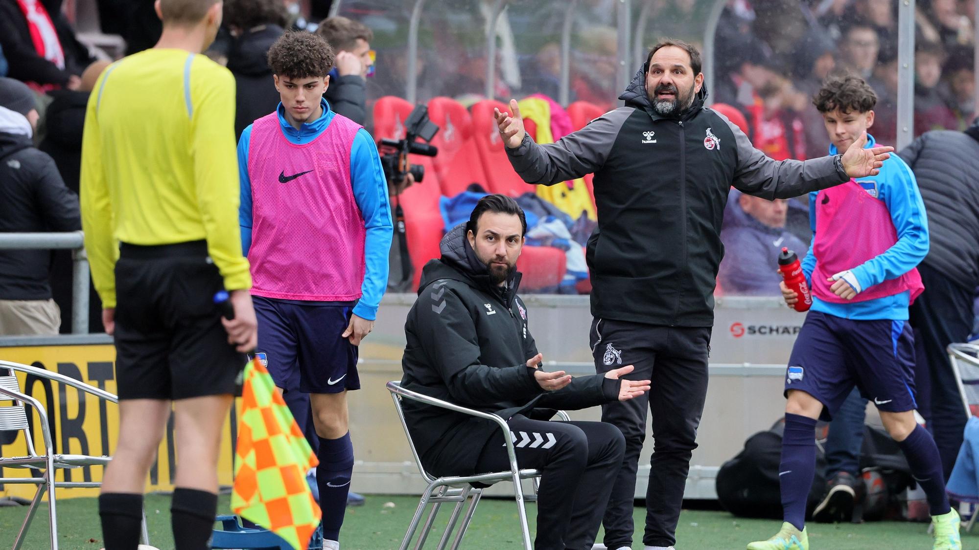 1.FC Köln U19 vs. Hertha BSC Berlin U19, DFB Pokal Halbfinale, rechts: Trainer Stefan Ruthenbeck (1. FC Köln), 03.04.2023, Bild: Herbert Bucco