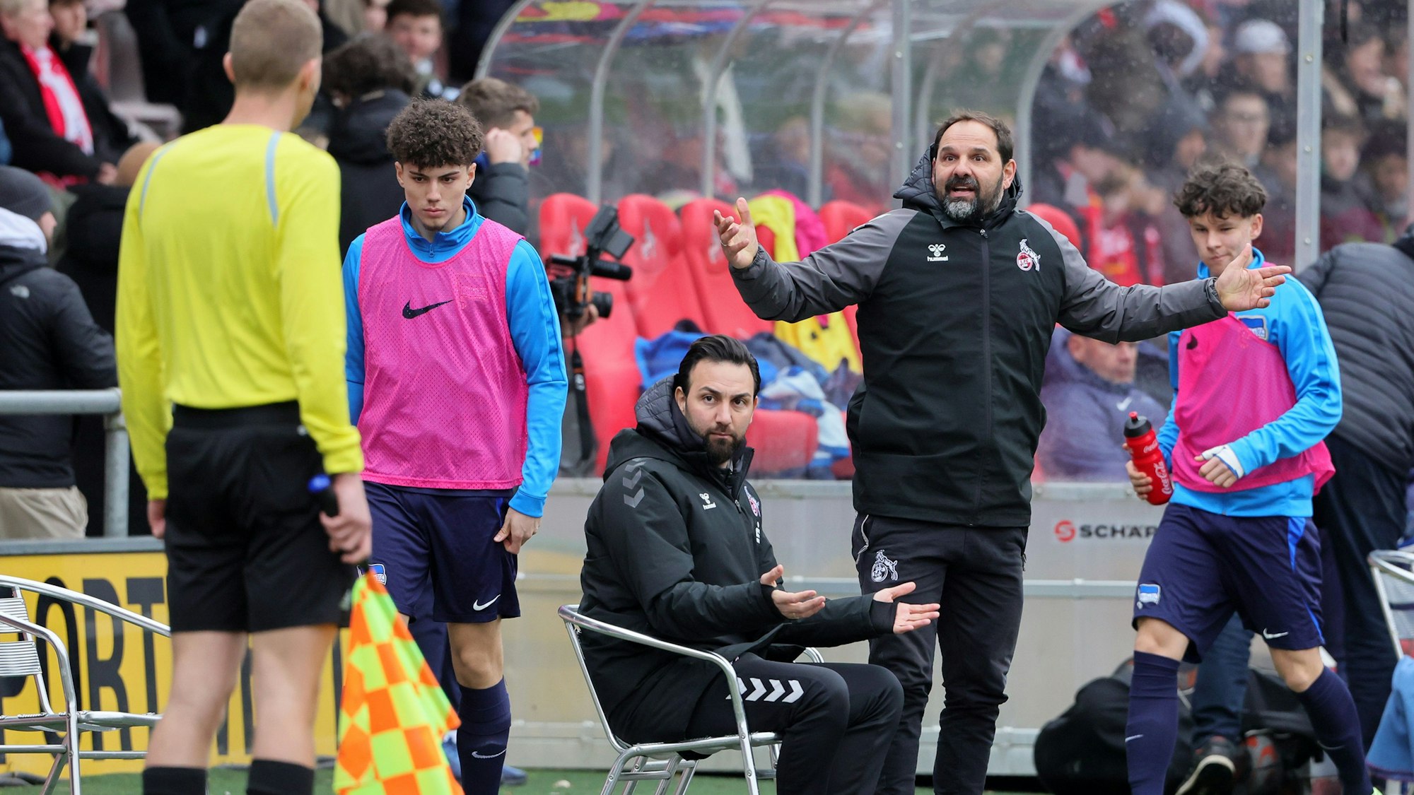 1.FC Köln U19 vs. Hertha BSC Berlin U19, DFB Pokal Halbfinale, rechts: Trainer Stefan Ruthenbeck (1. FC Köln), 03.04.2023, Bild: Herbert Bucco