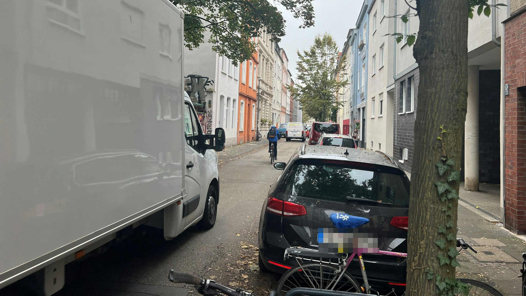 Leidtragende sind zunächst vor allem die Anwohner der Piusstraße. Über sie flüchtet, wer von der neuen Einbahnstraßenregelung erst vor Ort erfährt.